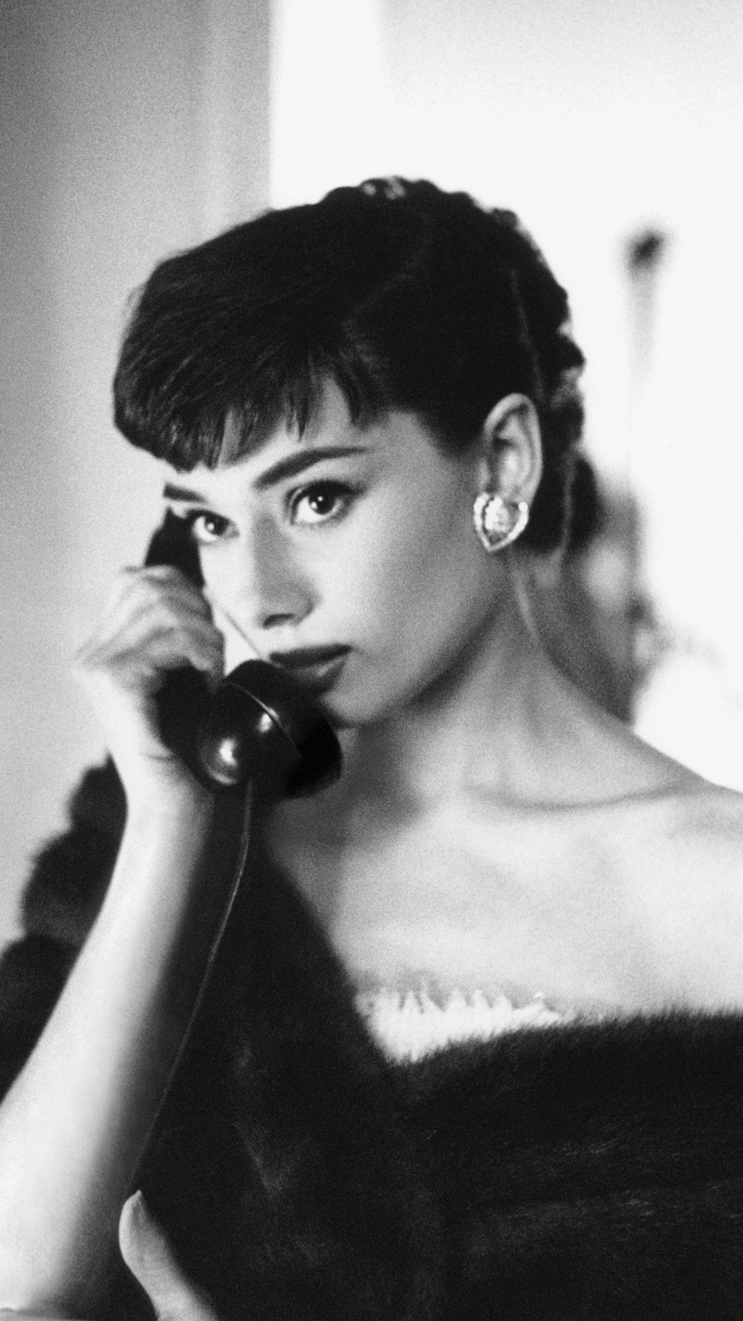 Audrey Hepburn Iphone Wallpapers