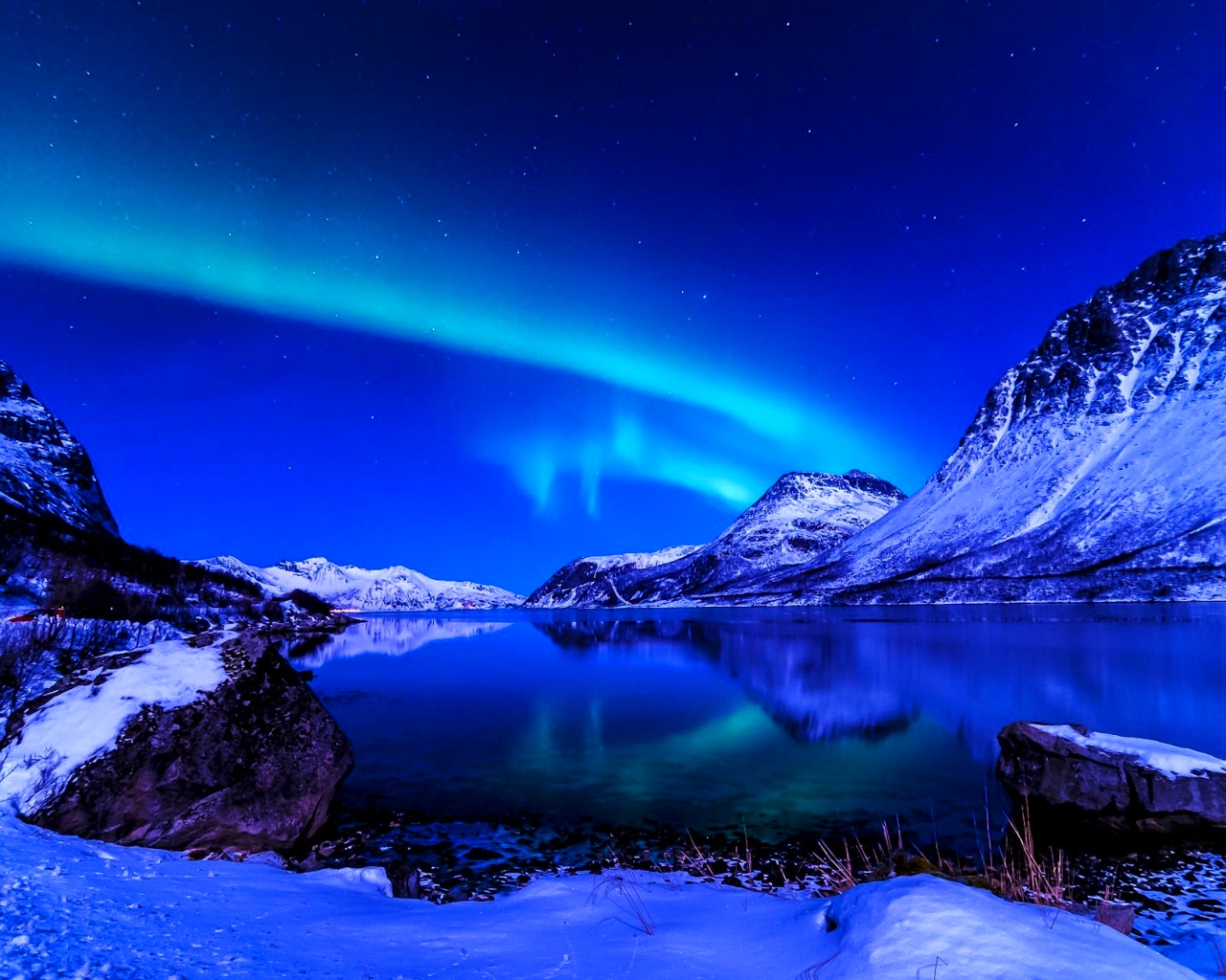 Aurora Borealis At Winter Wallpapers