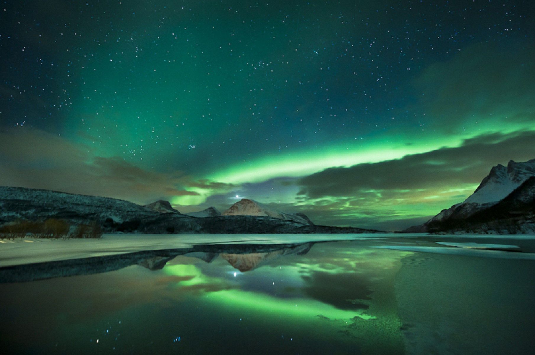 Aurora Borealis Hd Night Reflection Wallpapers