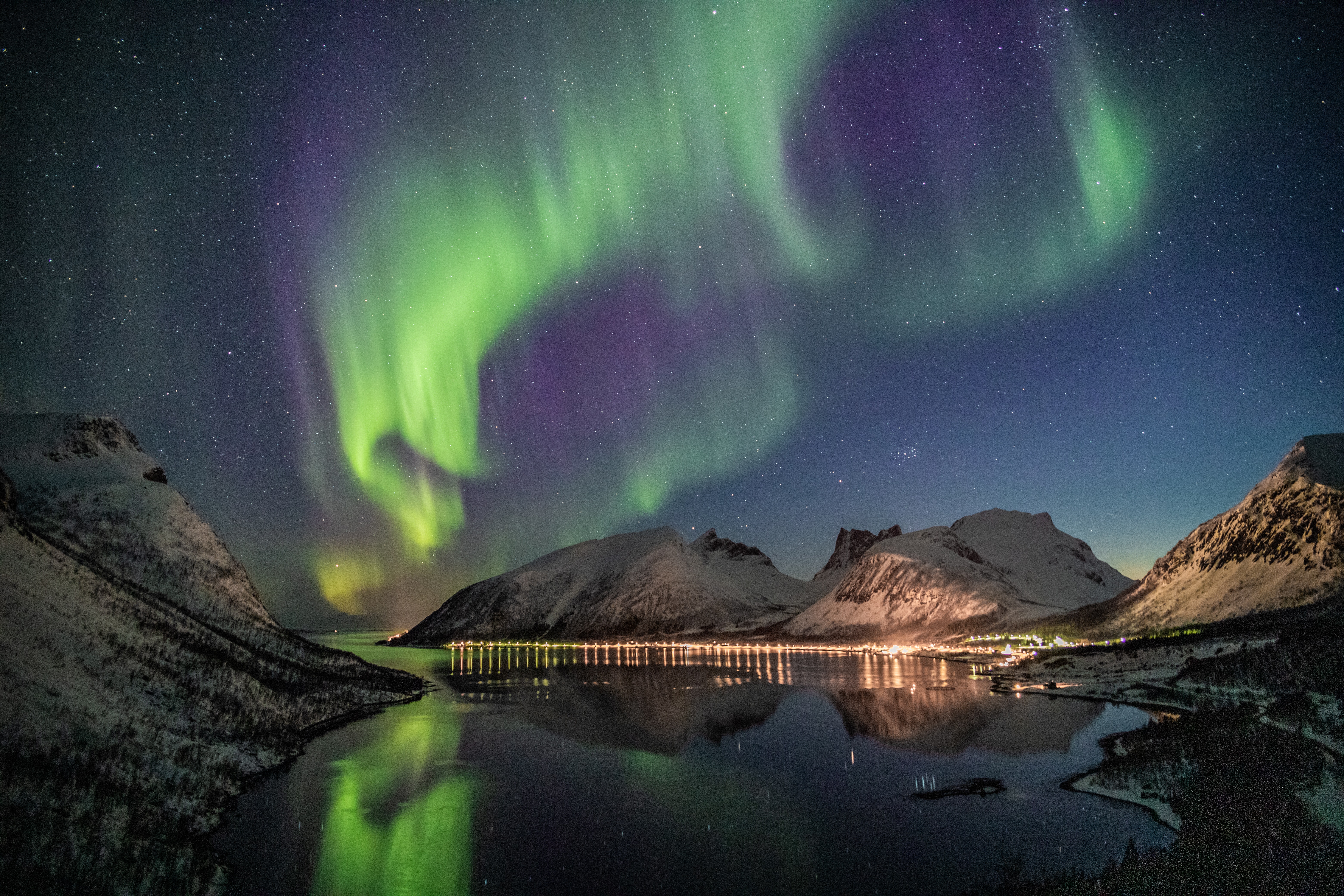 Aurora Borealis Mountain Reflection Wallpapers