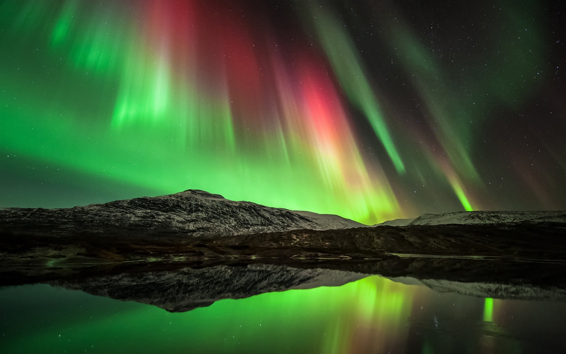 Aurora Borealis Northern Lights Over Mountain Lake Wallpapers