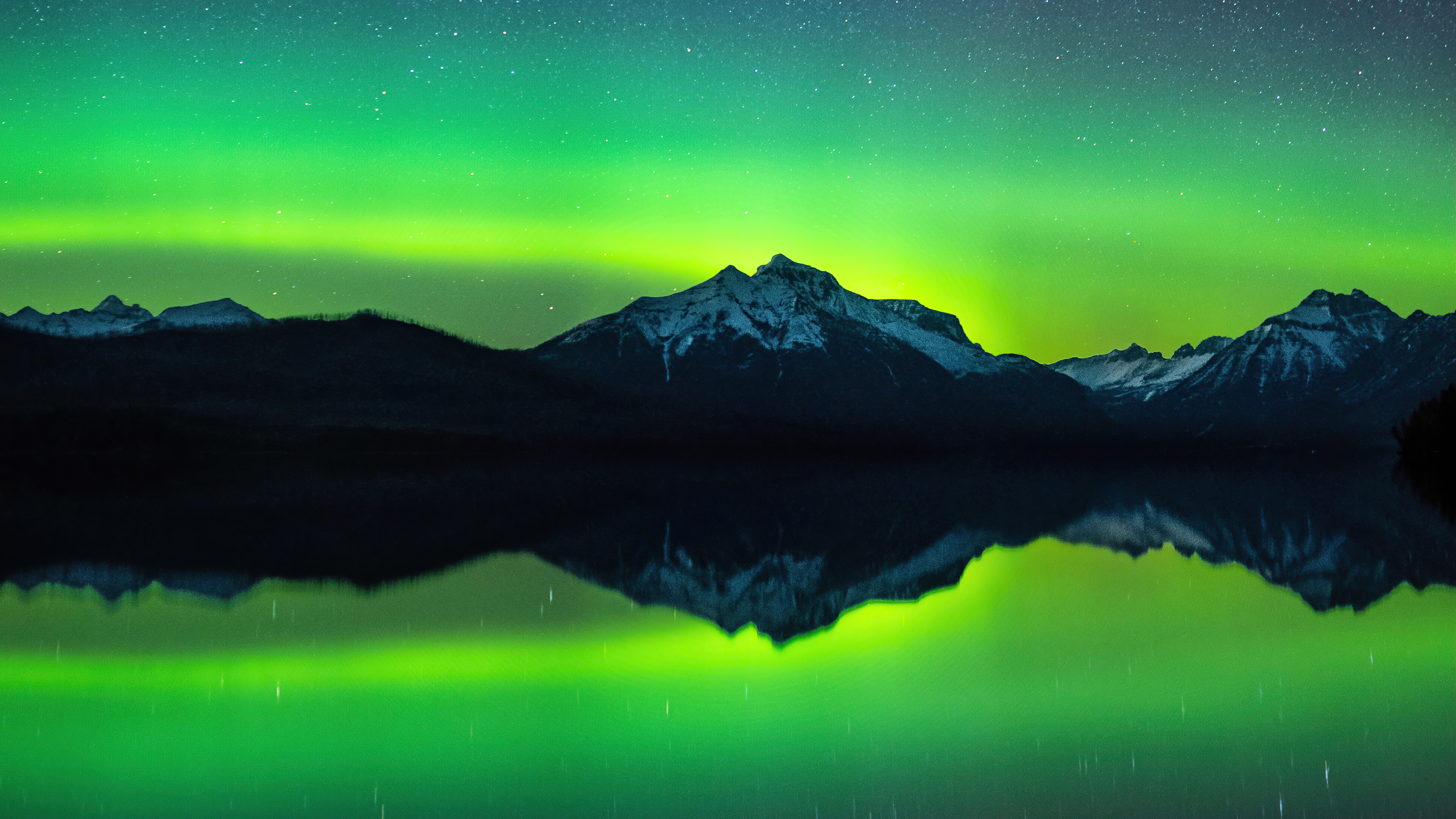 Aurora Borealis Northern Lights Over Mountain Lake Wallpapers