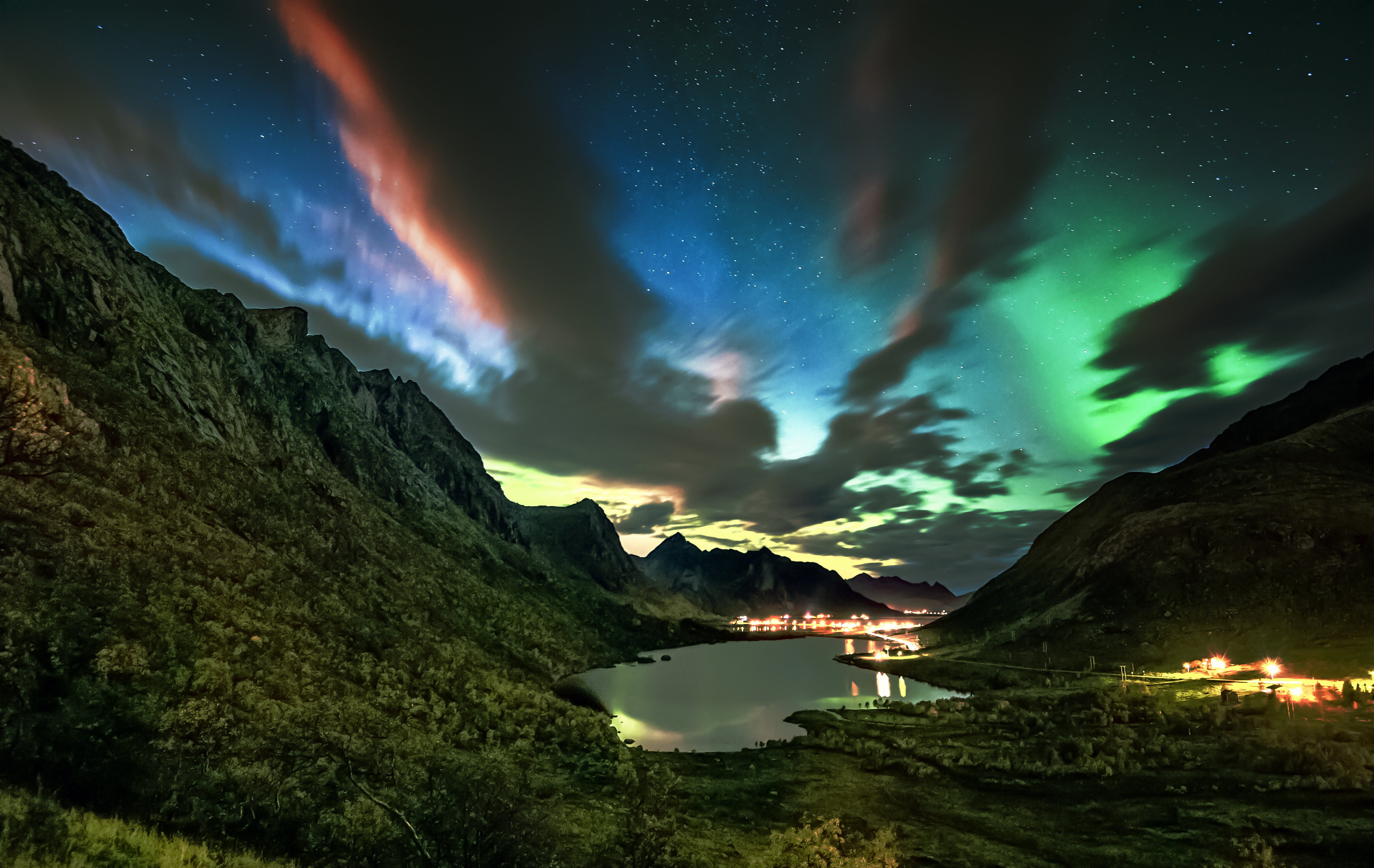 Aurora Borealis Northern Lights Over Mountain Lake Wallpapers