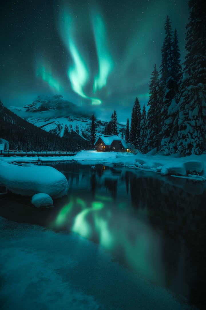 Aurora Borealis Northern Lights Over Mountain Lake Wallpapers