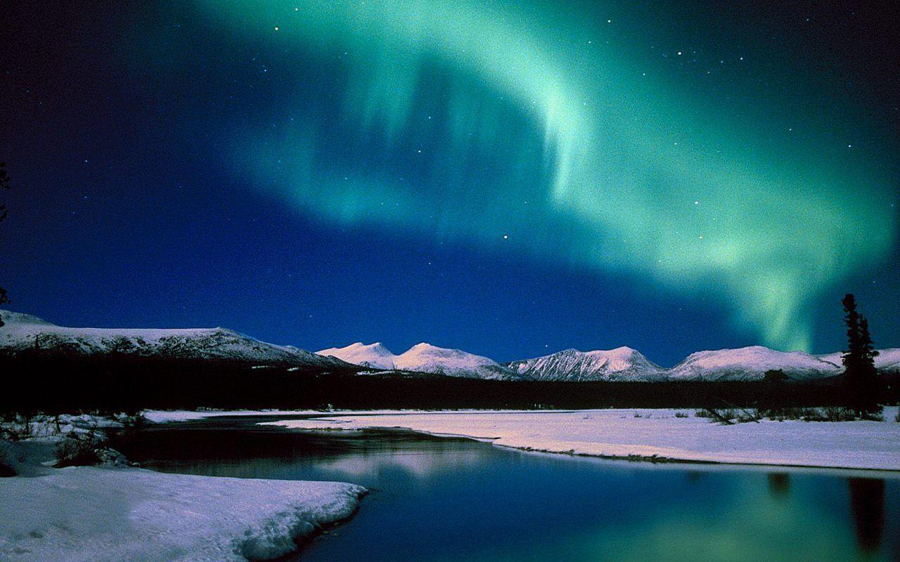 Aurora Borealis Over Winter Lake Wallpapers