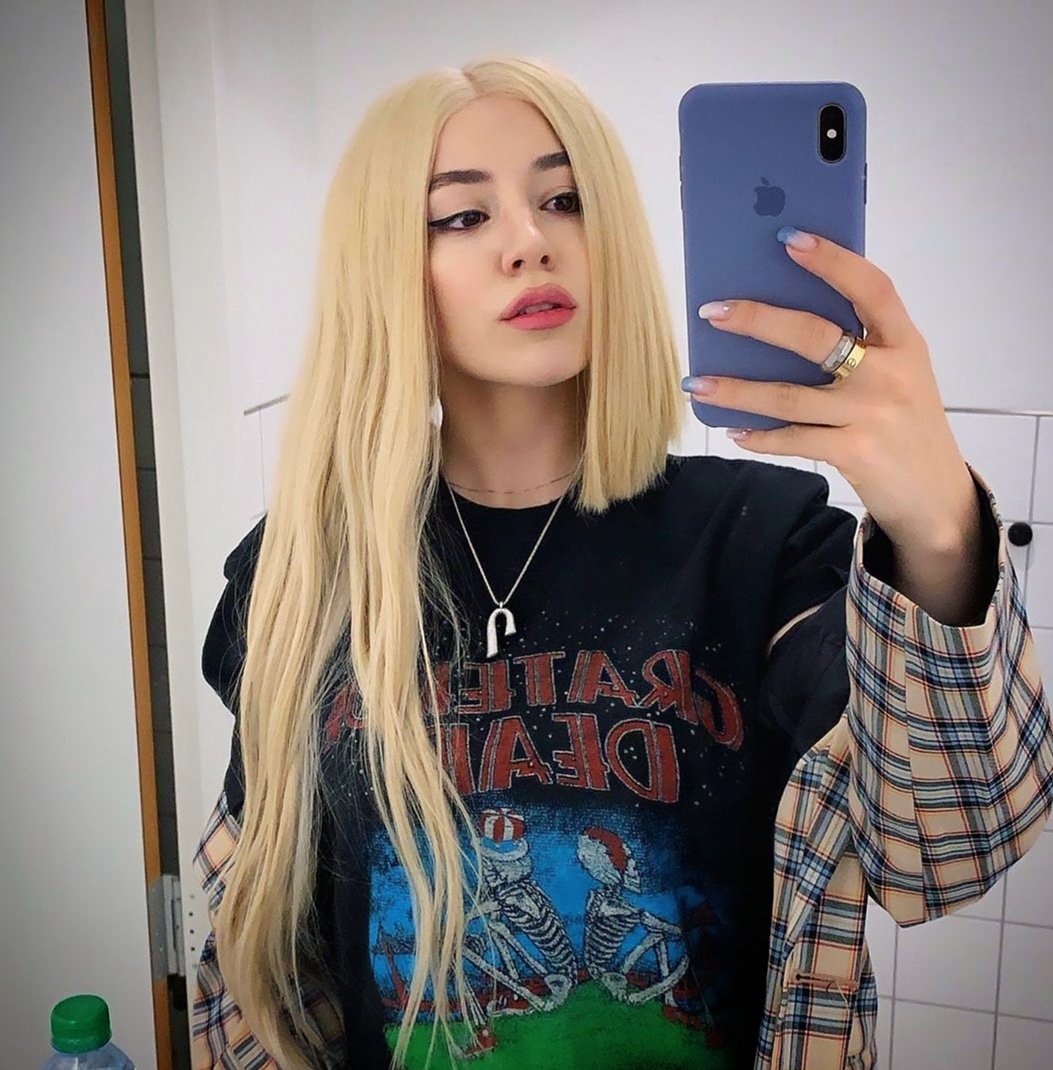 Ava Max 2019 Wallpapers