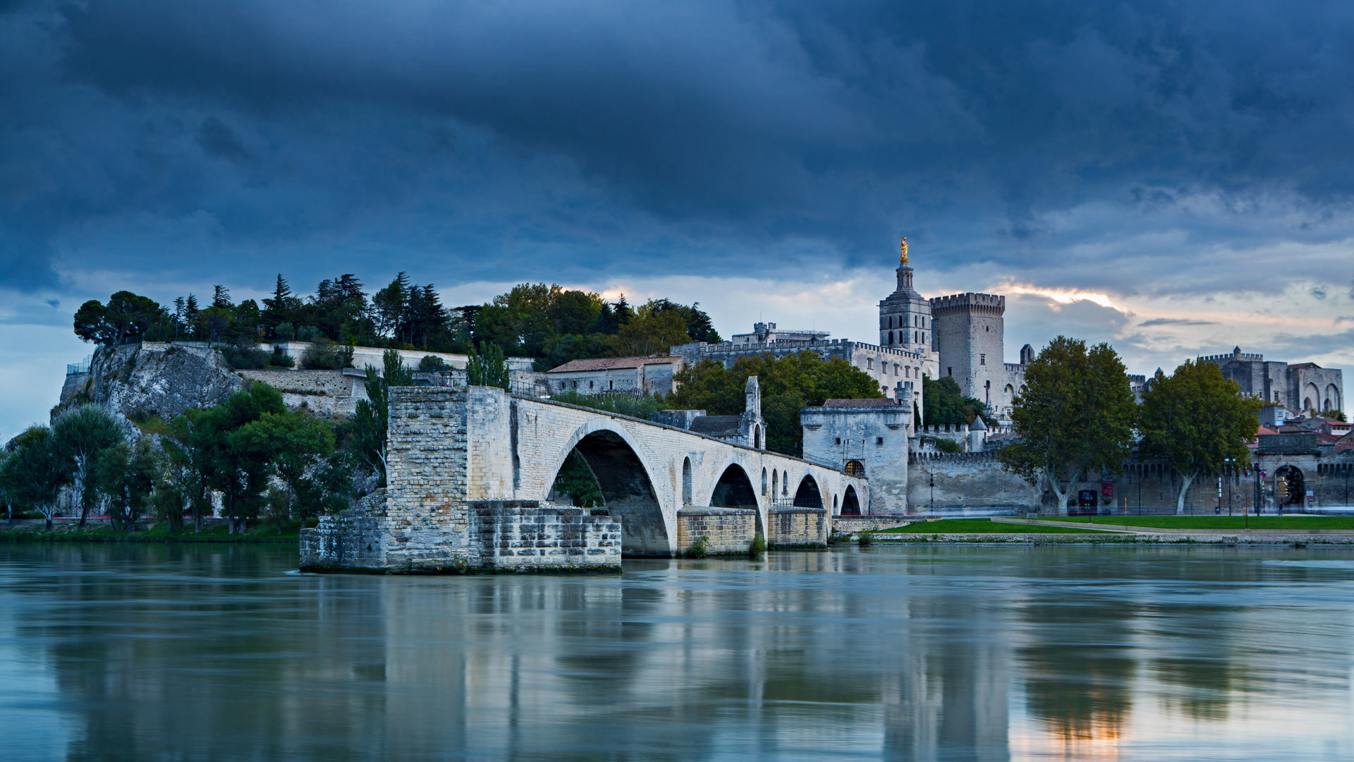 Avignon Wallpapers