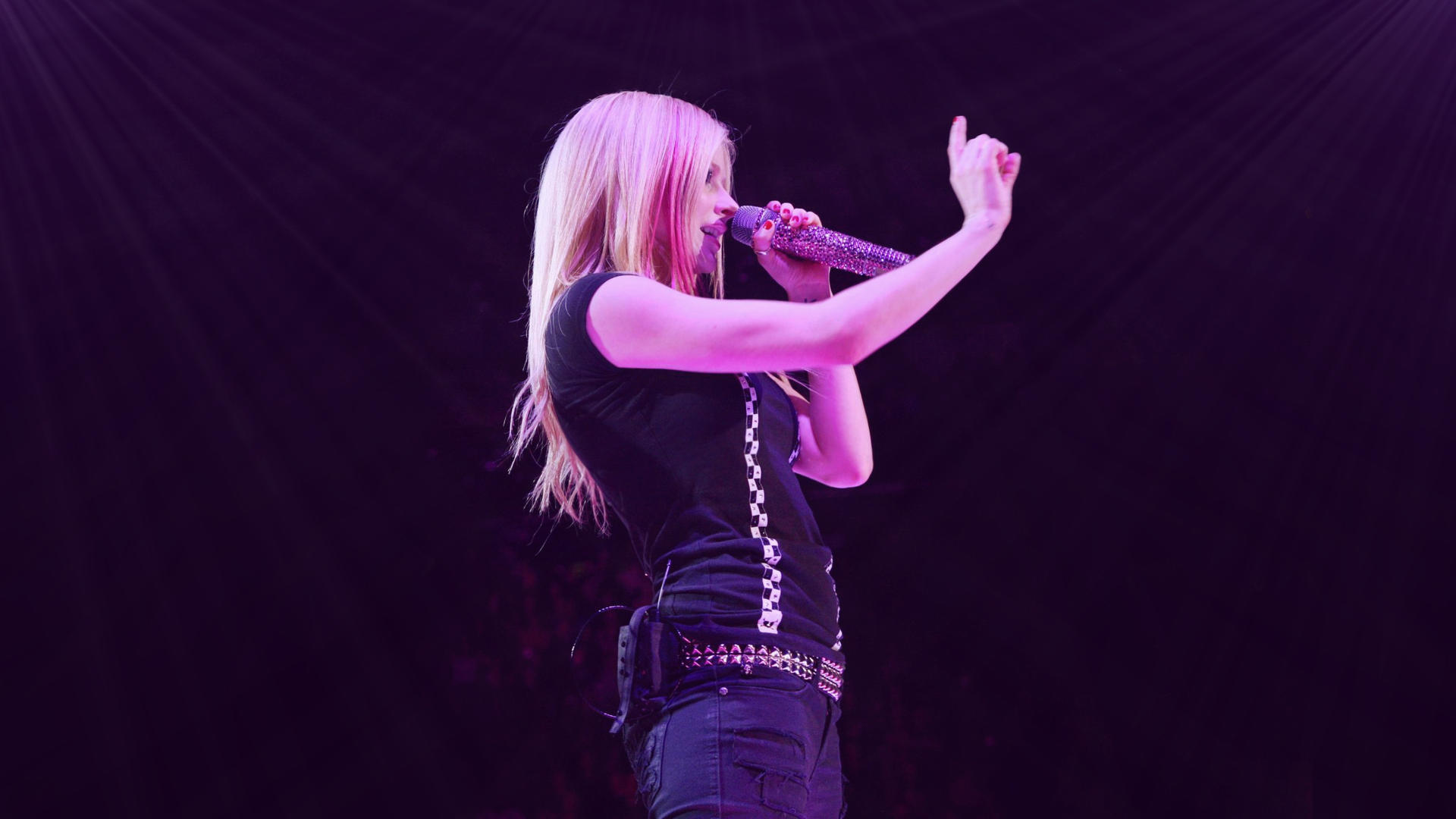 Avril Lavigne On Stage Wallpapers