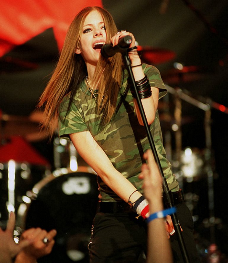 Avril Lavigne On Stage Wallpapers