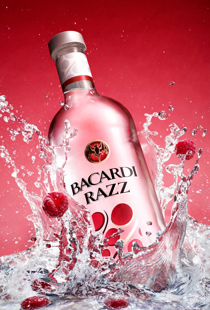 Про алкогольный напиток. Бакарди Razz. Алкогольный напиток Bacardi. Ром бакарди реклама.