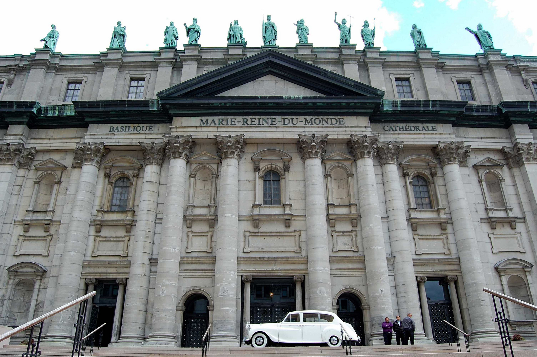 Basilique-Cathedrale Marie-Reine Du Monde In Montreal Wallpapers