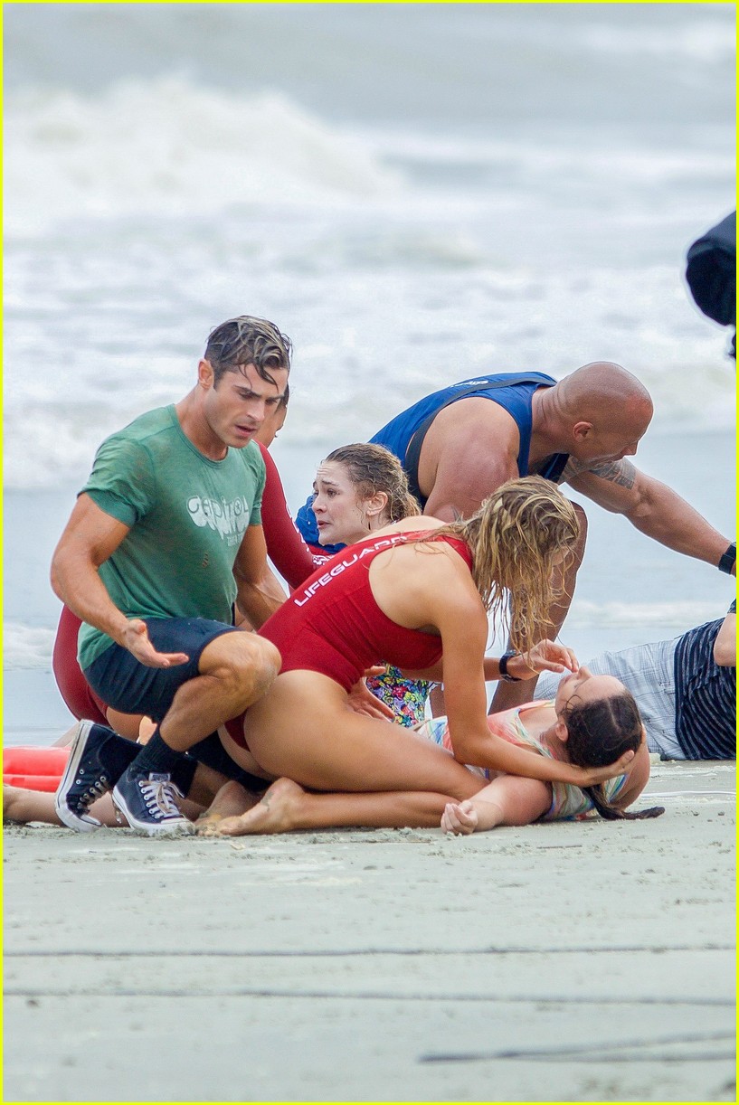 Baywatch Zac Efron Dwayne Johnson And Kelly Rohrbach Wallpapers