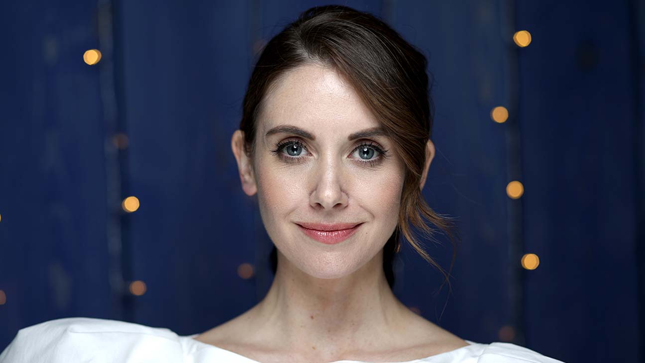 Beautiful Alison Brie Actress 2020 Wallpapers