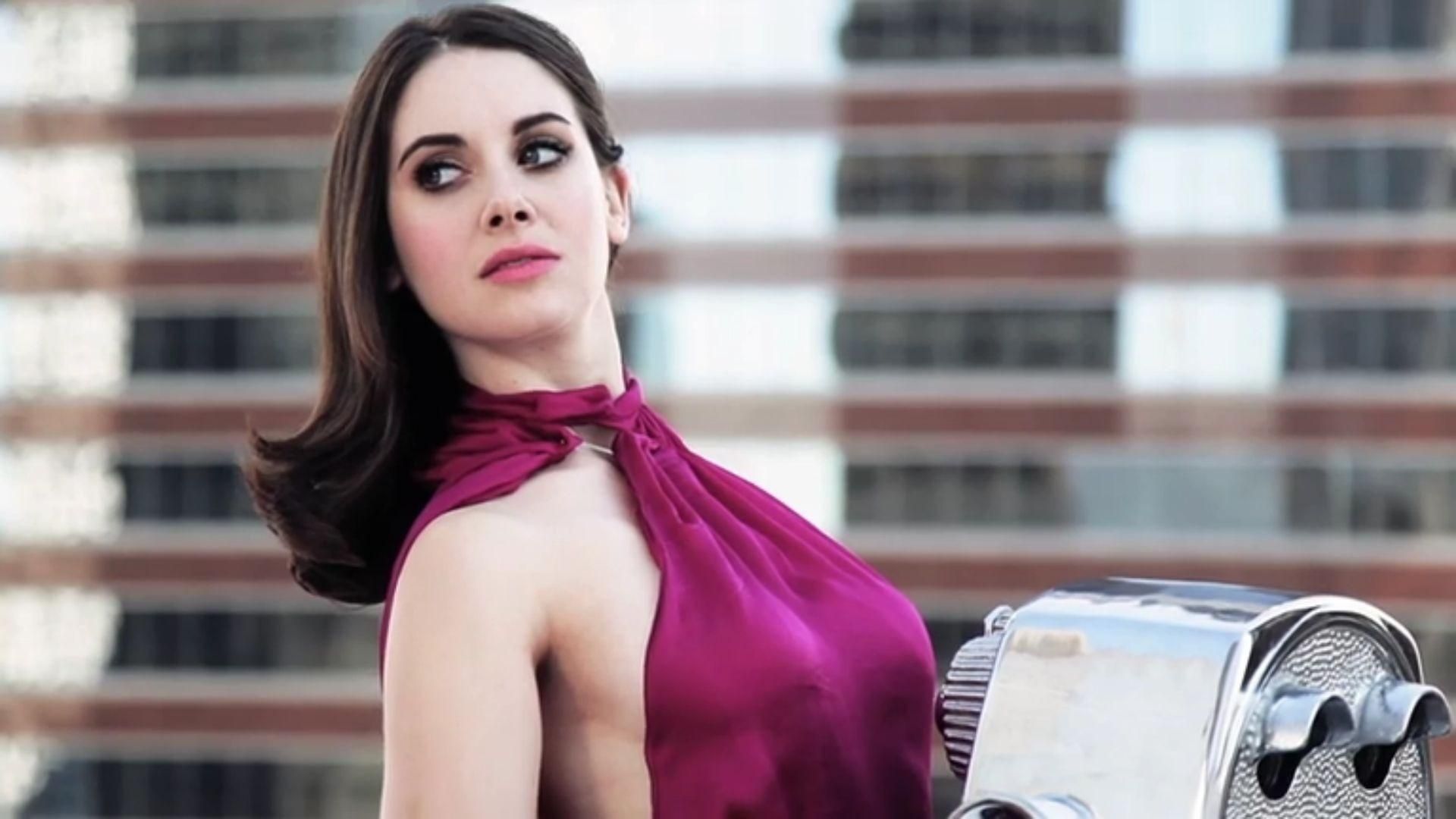 Beautiful Alison Brie Actress 2020 Wallpapers