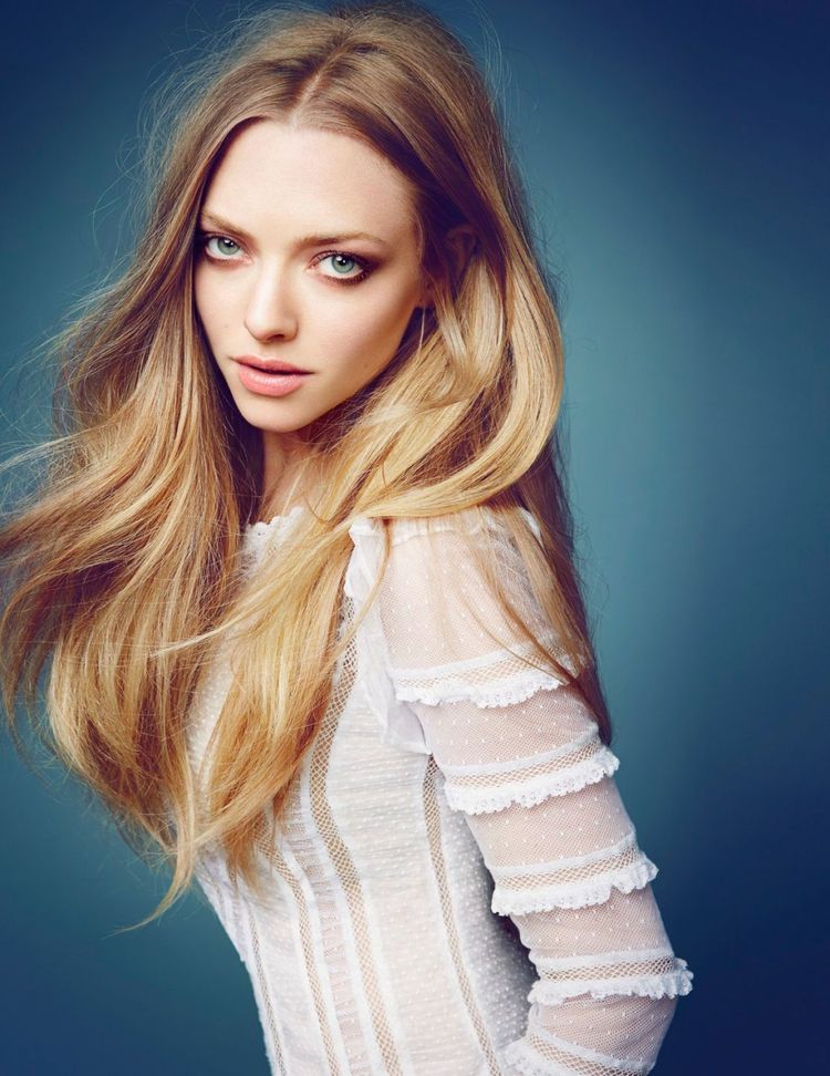 Beautiful Amanda Seyfried Intense look Wallpapers