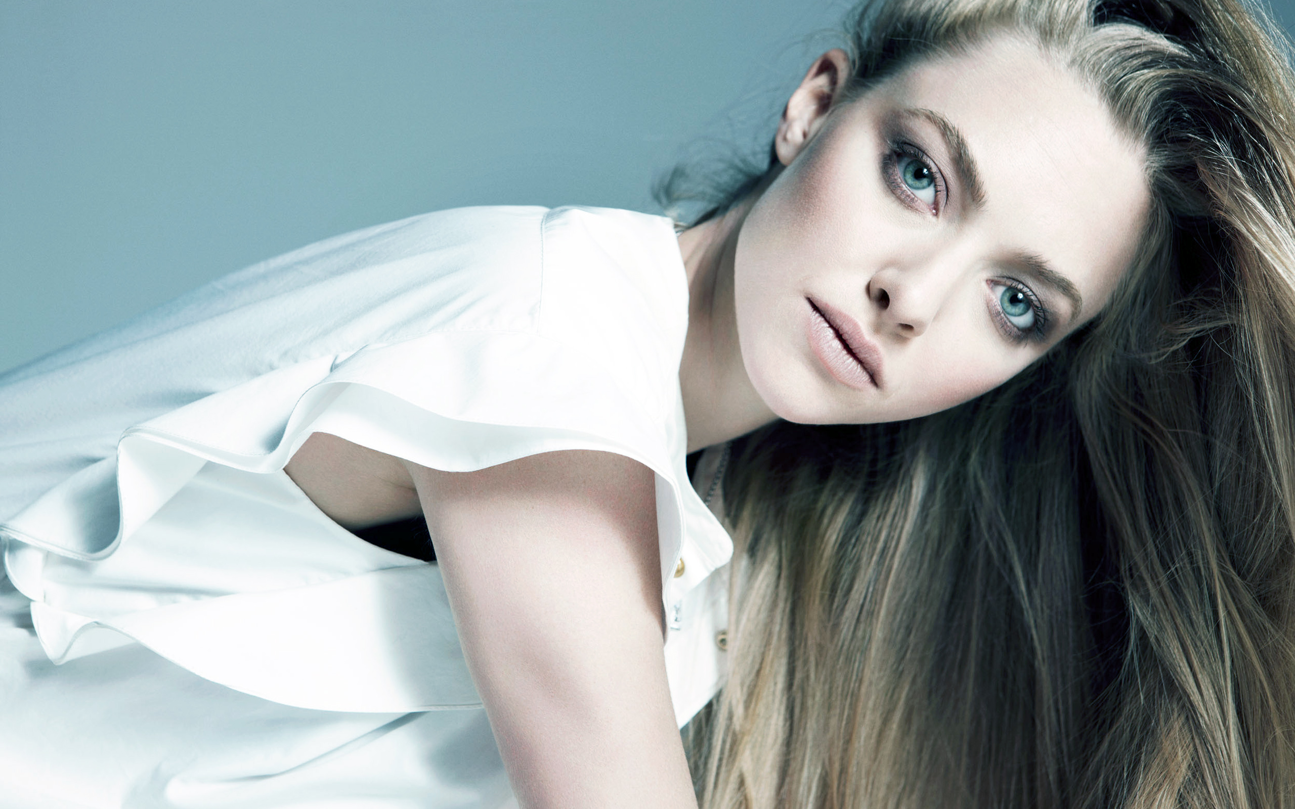 Beautiful Amanda Seyfried Intense look Wallpapers