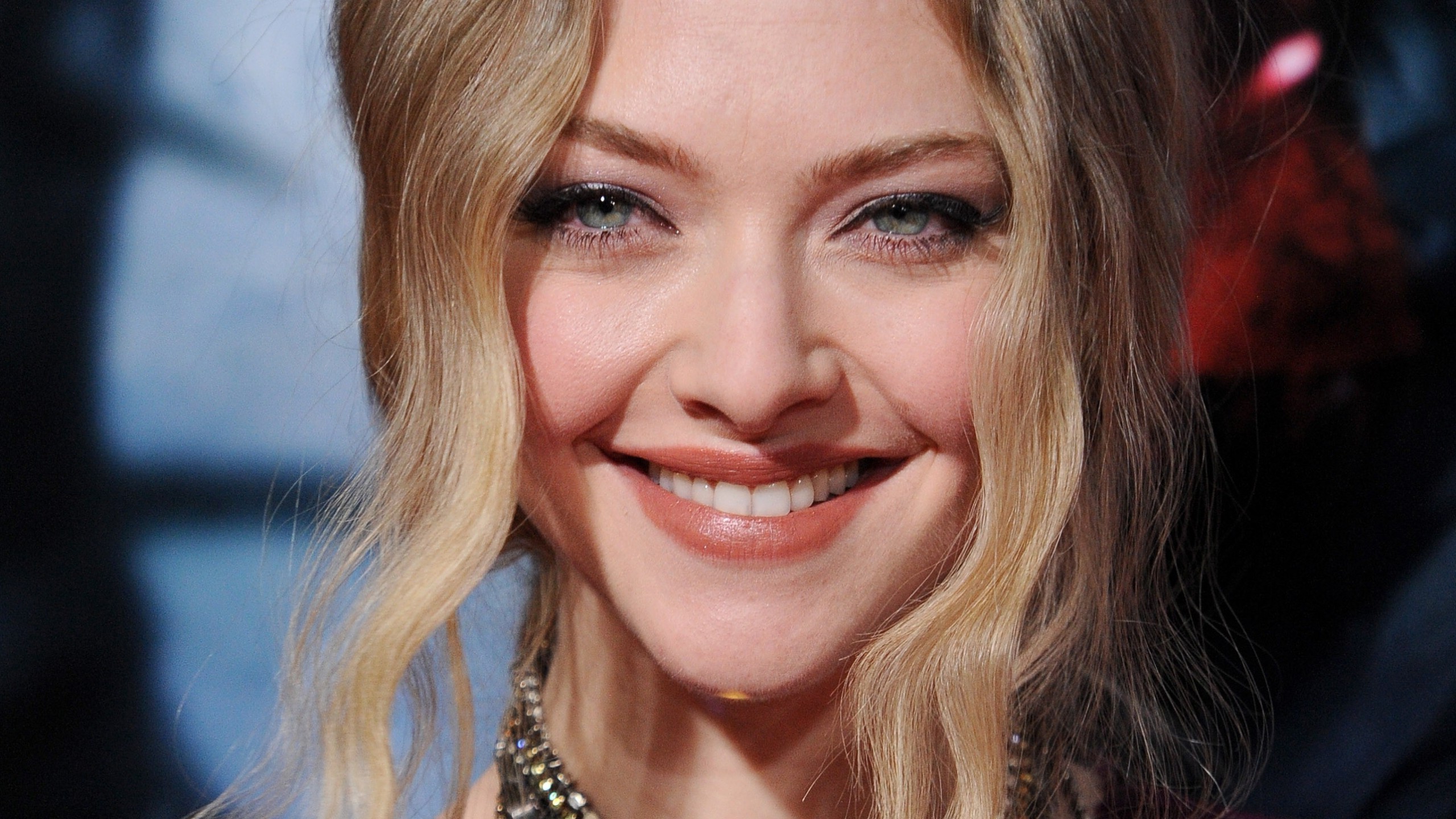 Beautiful Amanda Seyfried Intense look Wallpapers