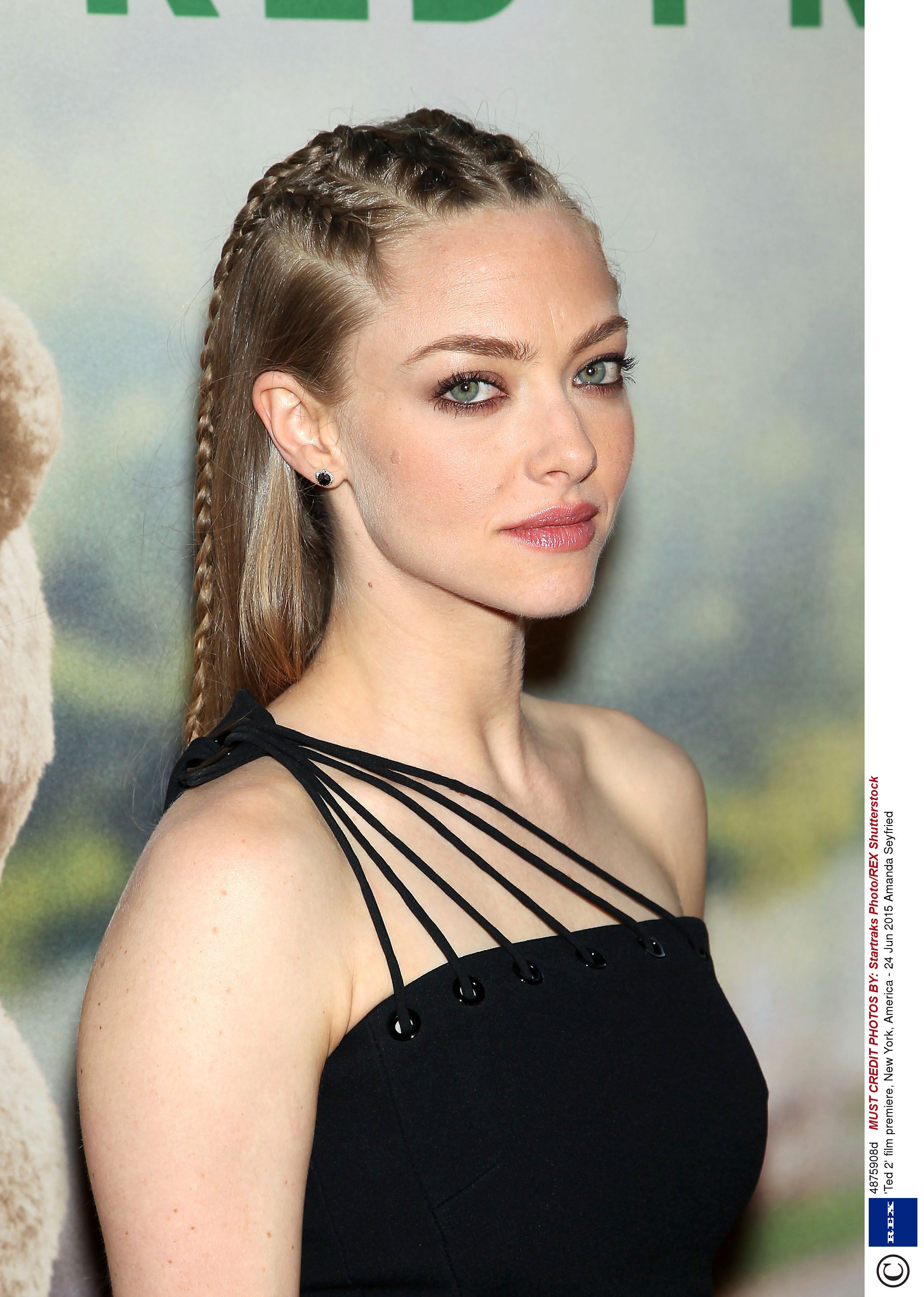 Beautiful Amanda Seyfried Intense look Wallpapers