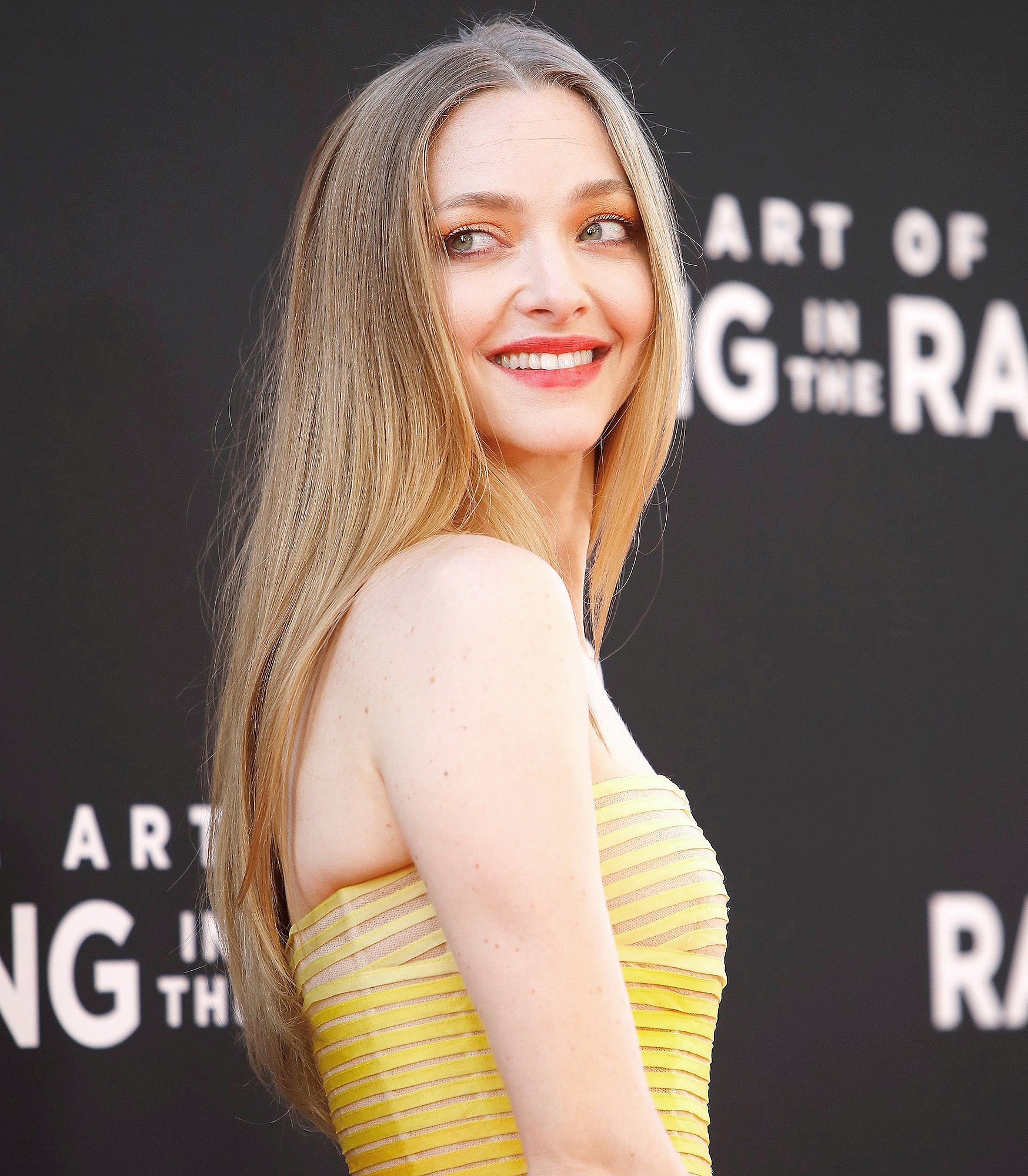 Beautiful Amanda Seyfried Intense look Wallpapers