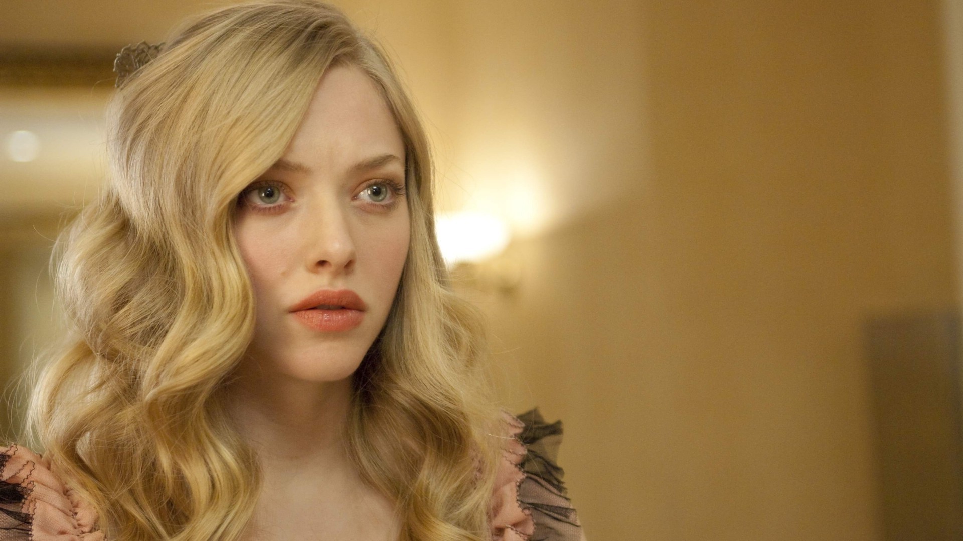 Beautiful Amanda Seyfried Intense look Wallpapers