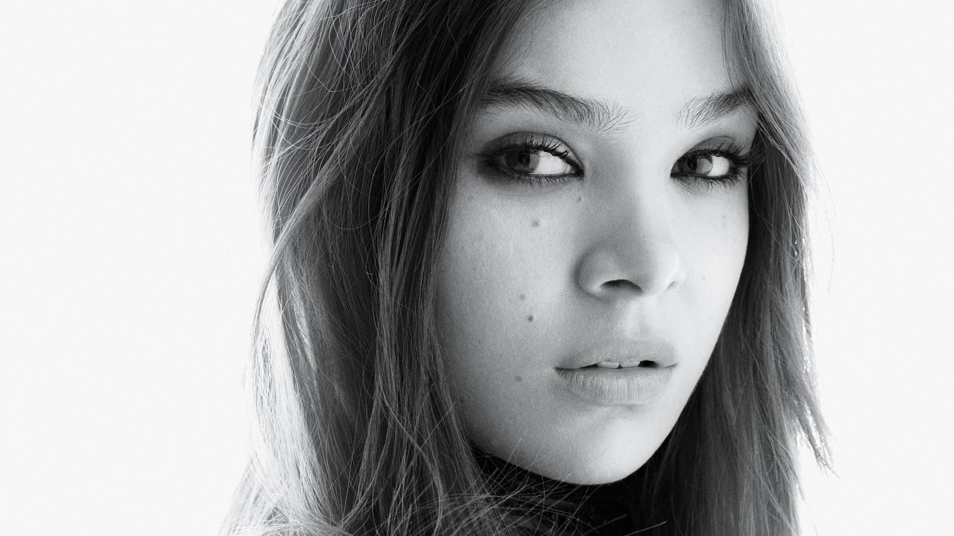 Beautiful Hailee Steinfeld in Black Wallpapers