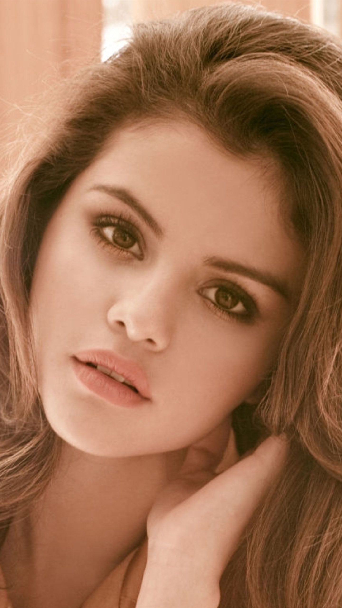 Beautiful Selena Gomez Face Wallpapers