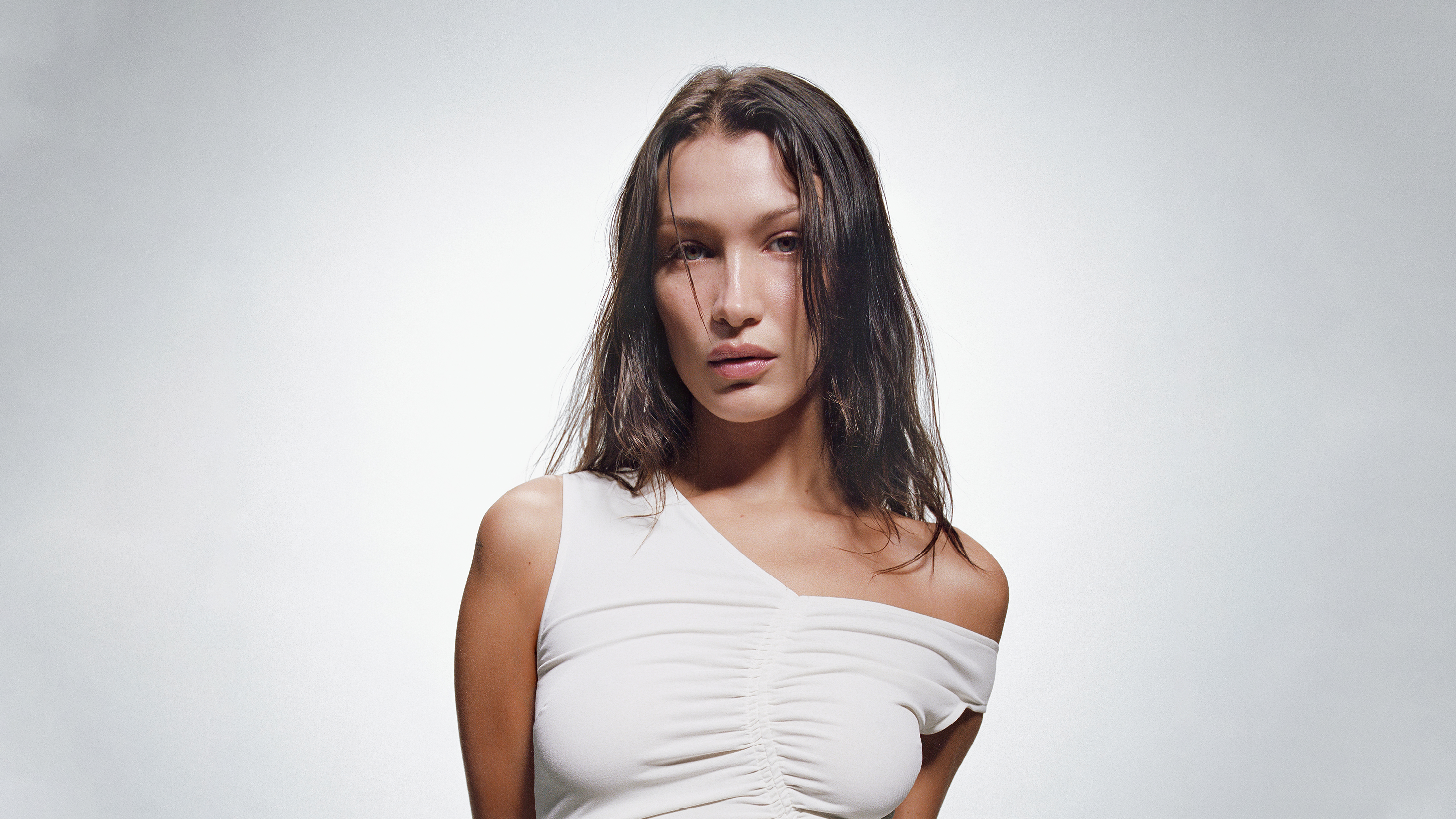 Bella Hadid Portrait Wallpapers