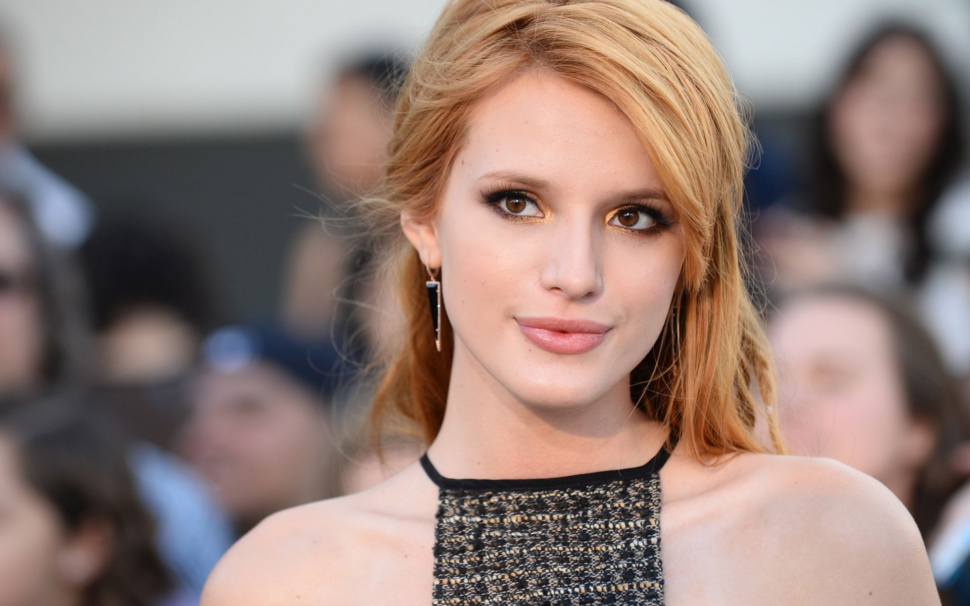 Bella Thorne 2017 Wallpapers