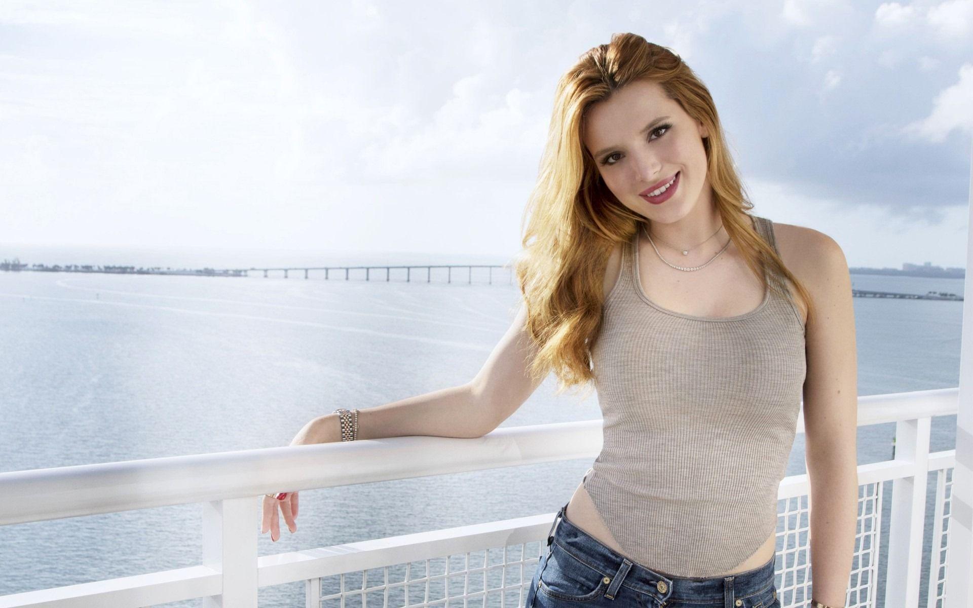 Bella Thorne 2017 Wallpapers