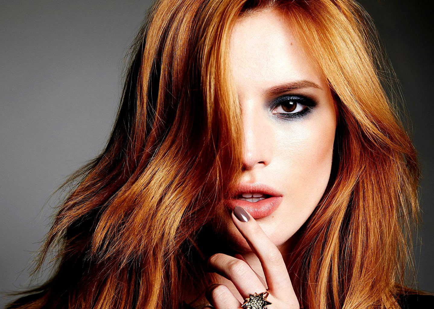 Bella Thorne 2017 Wallpapers