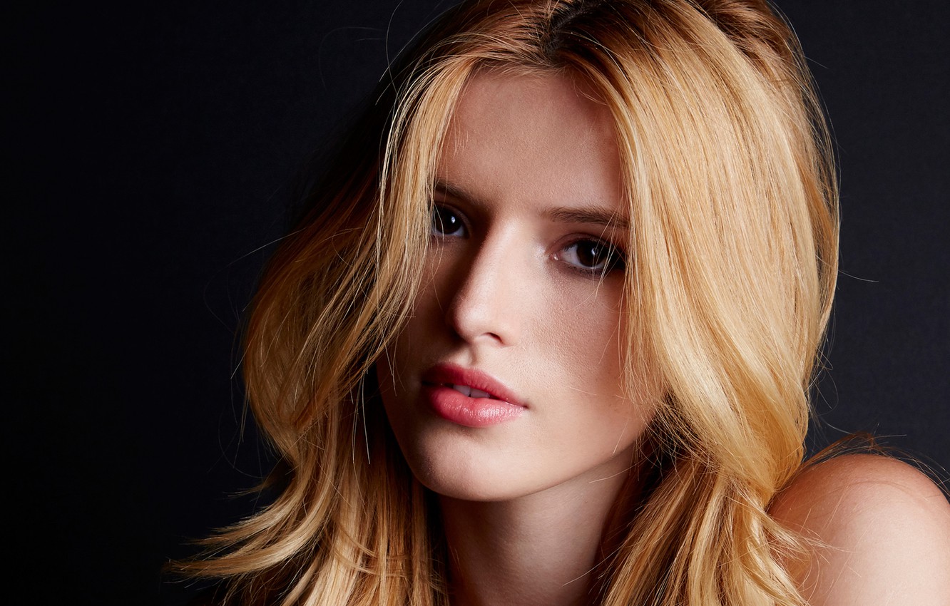 Bella Thorne Beautiful Face Wallpapers