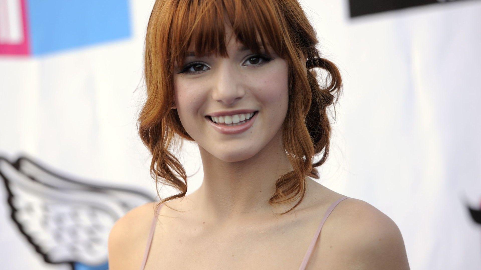 Bella Thorne Cute 2017 Wallpapers