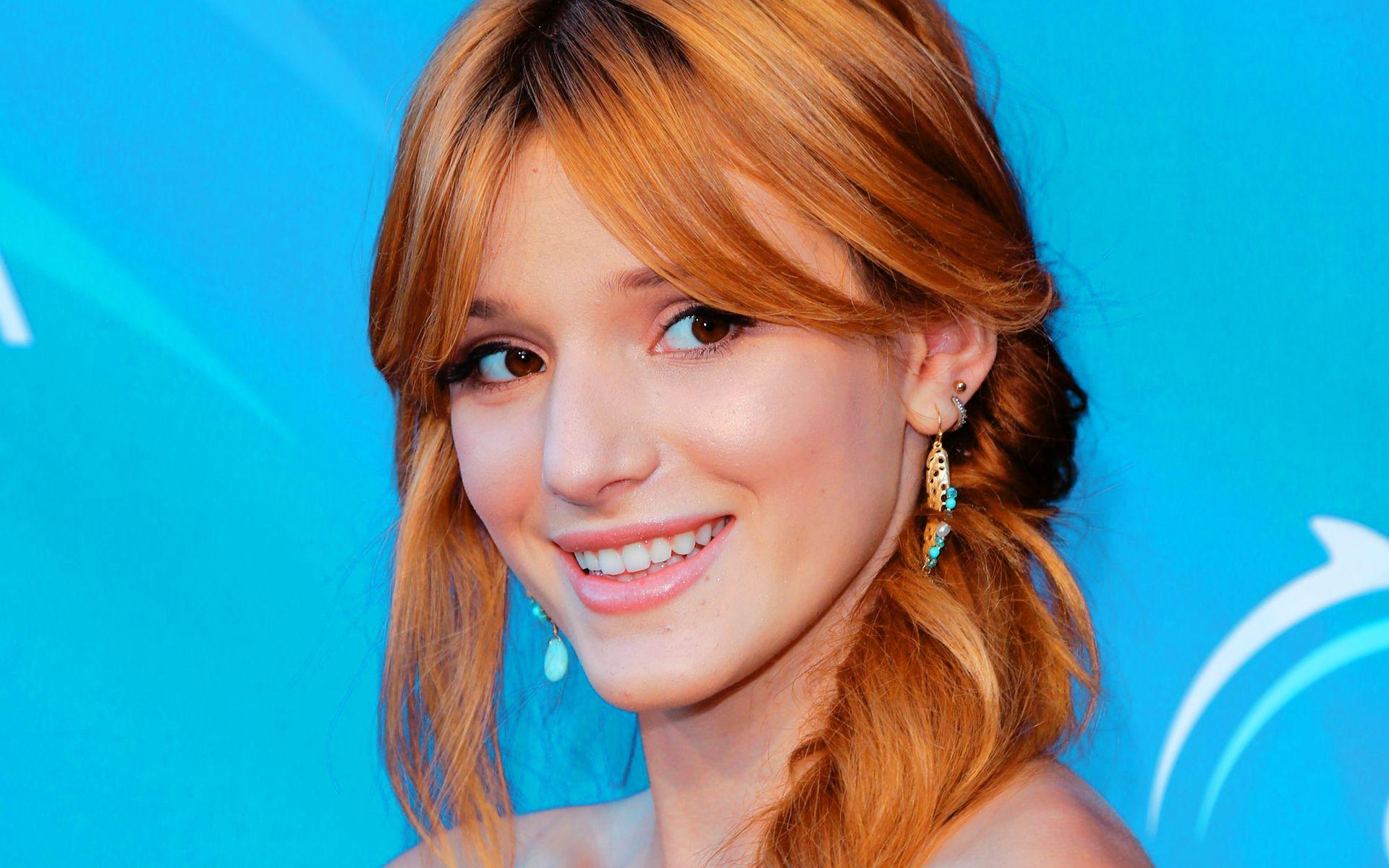 Bella Thorne Cute 2017 Wallpapers