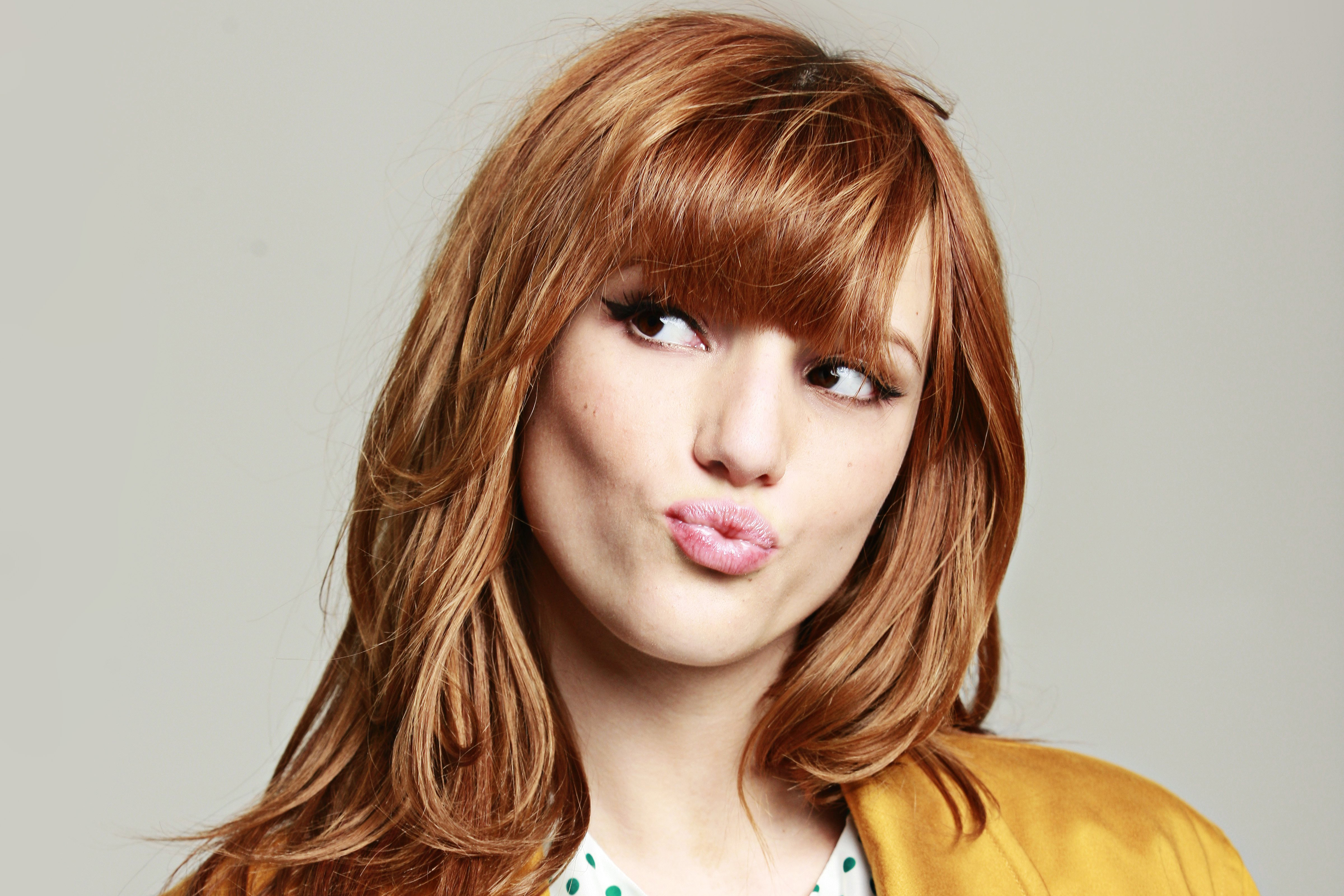 Bella Thorne Cute 2017 Wallpapers