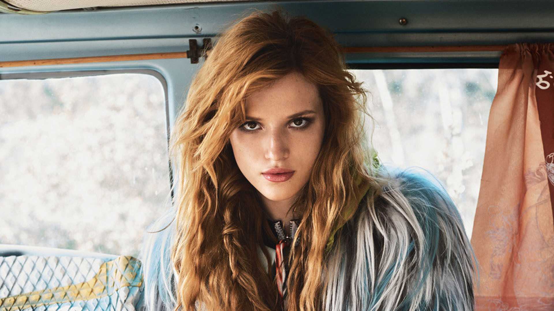 Bella Thorne Cute 2017 Wallpapers