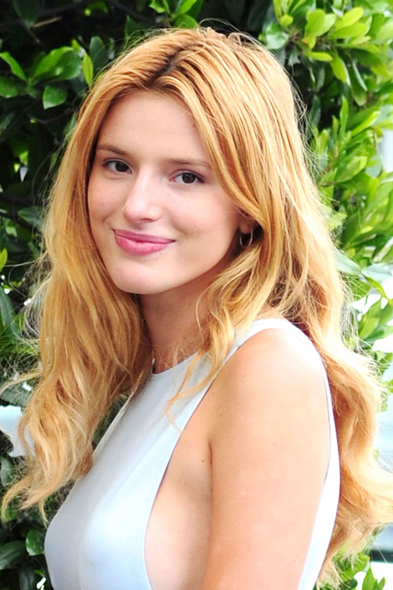 Bella Thorne Cute Wallpapers