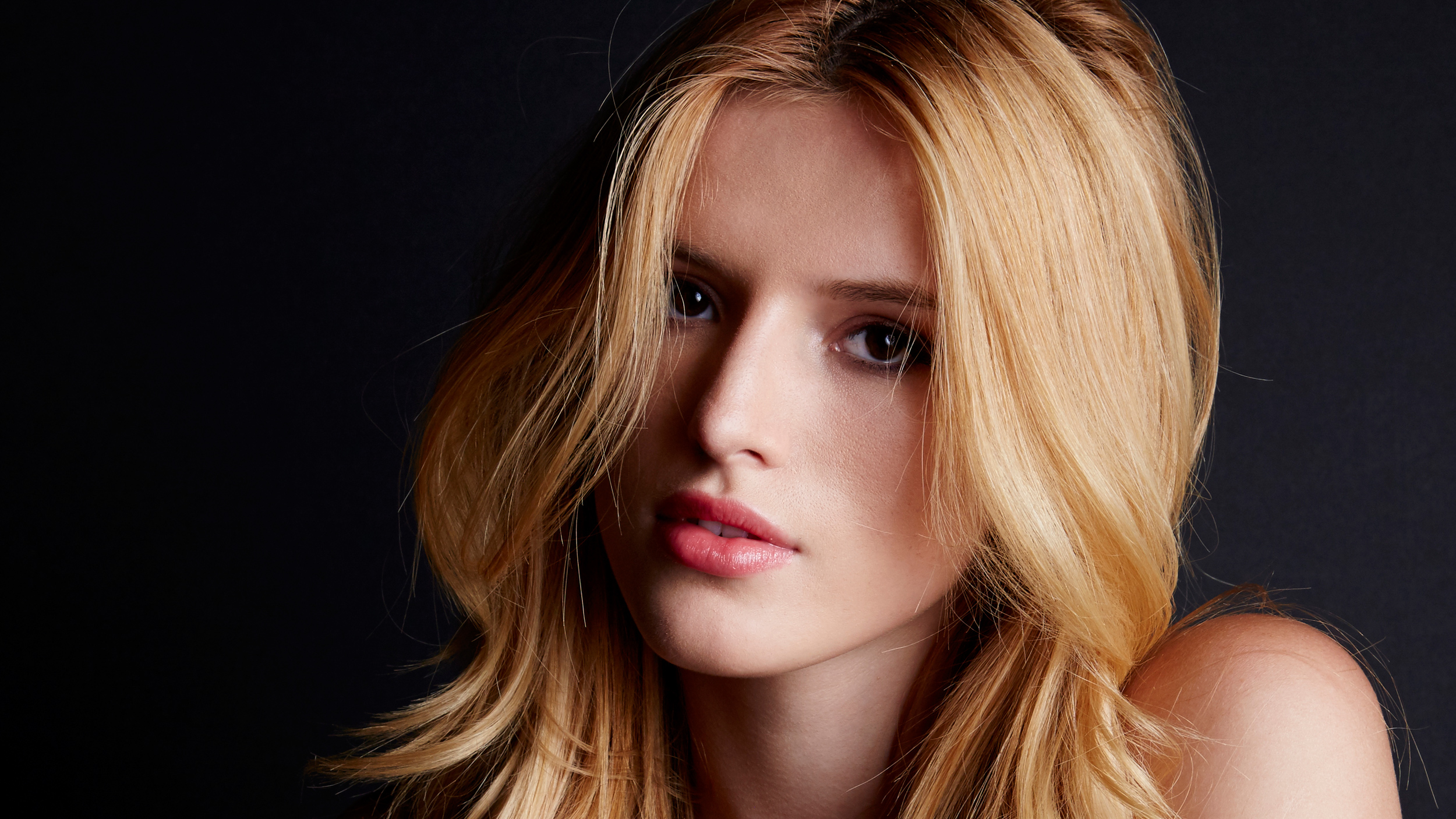 Bella Thorne Latest Wallpapers