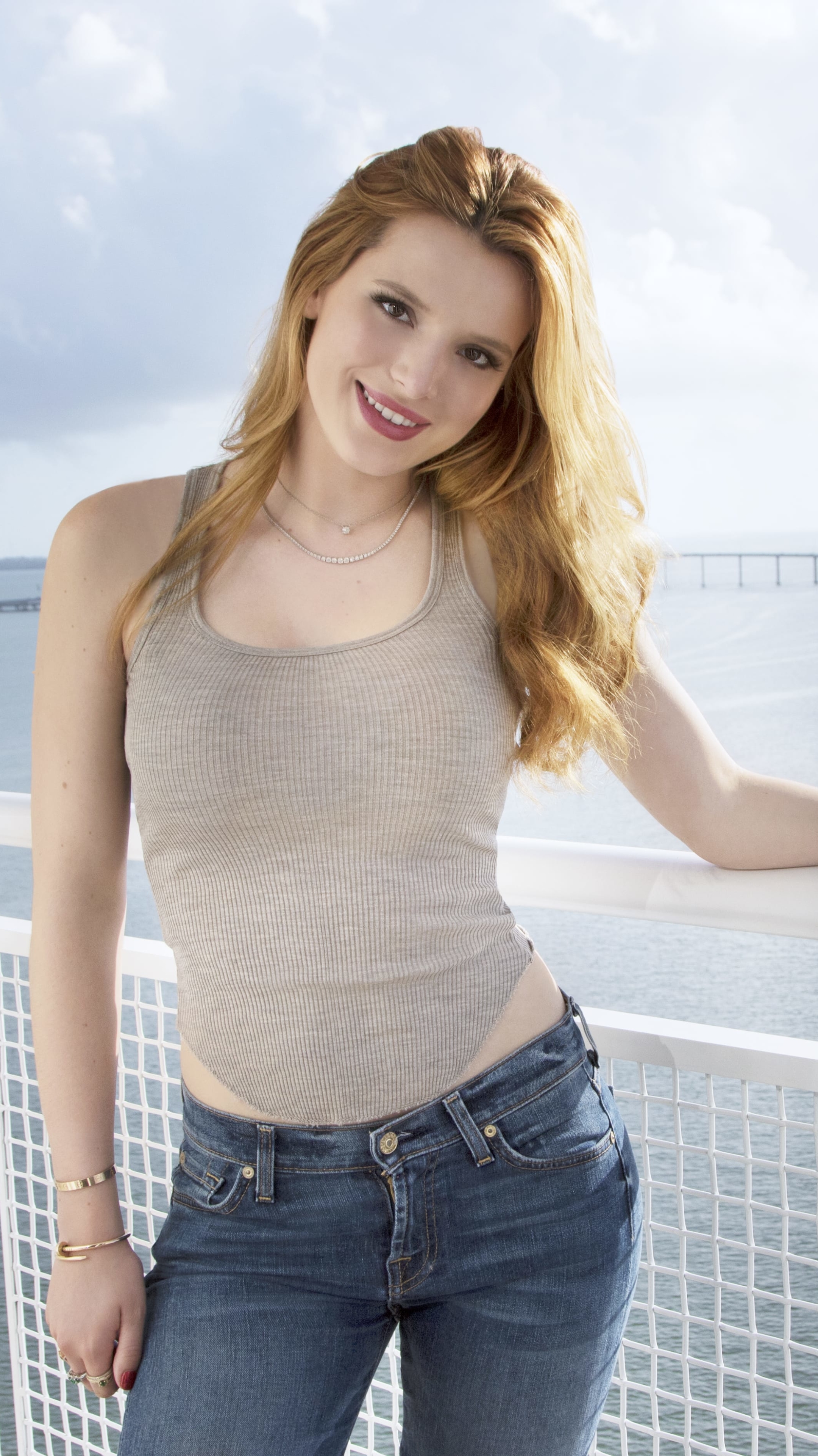 Bella Thorne New Wallpapers
