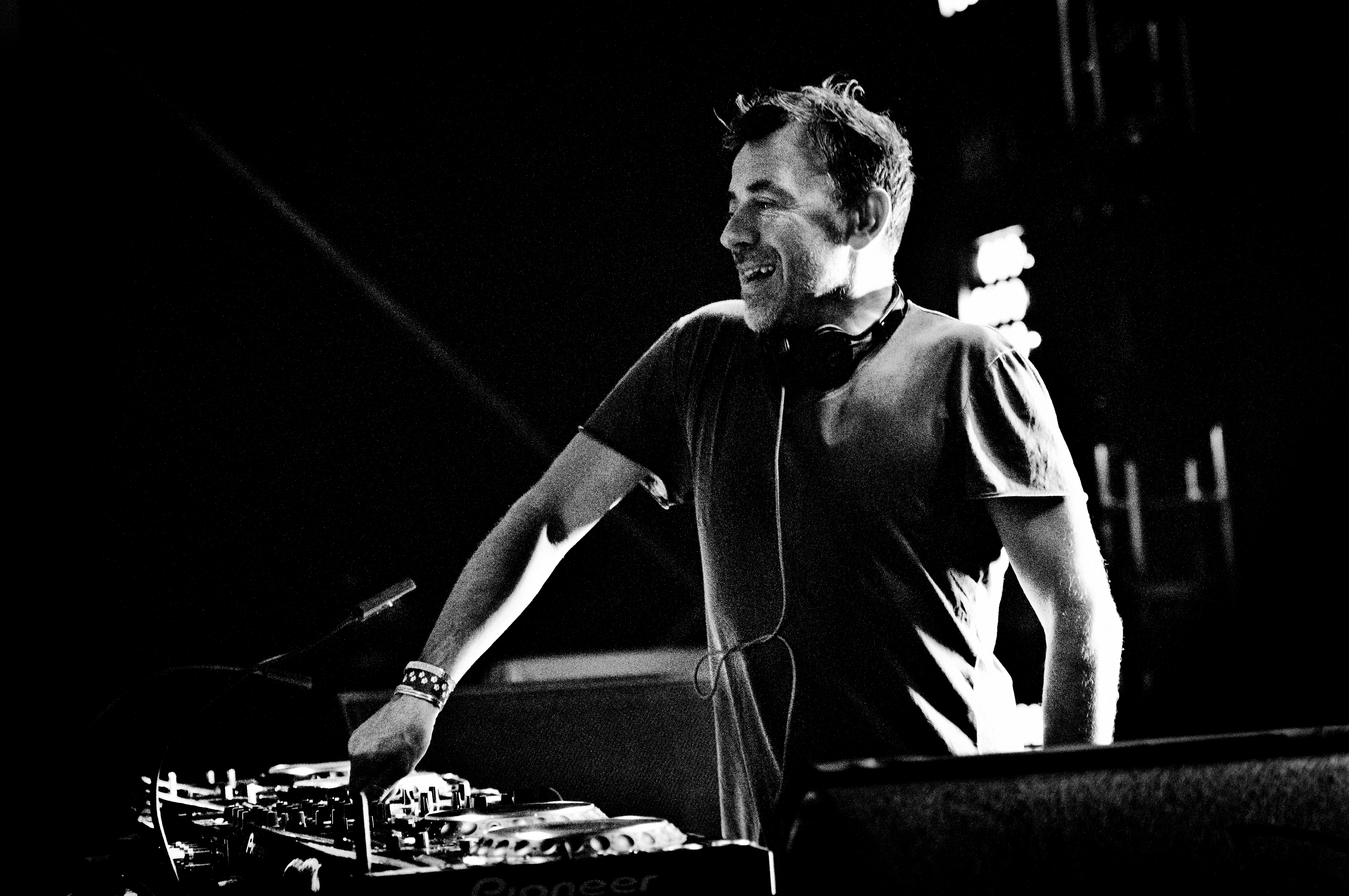 Benny benassi every single day. Benny Benassi. Бенни бенасси группа. Benny Benassi в молодости. Benny Benassi 2002.