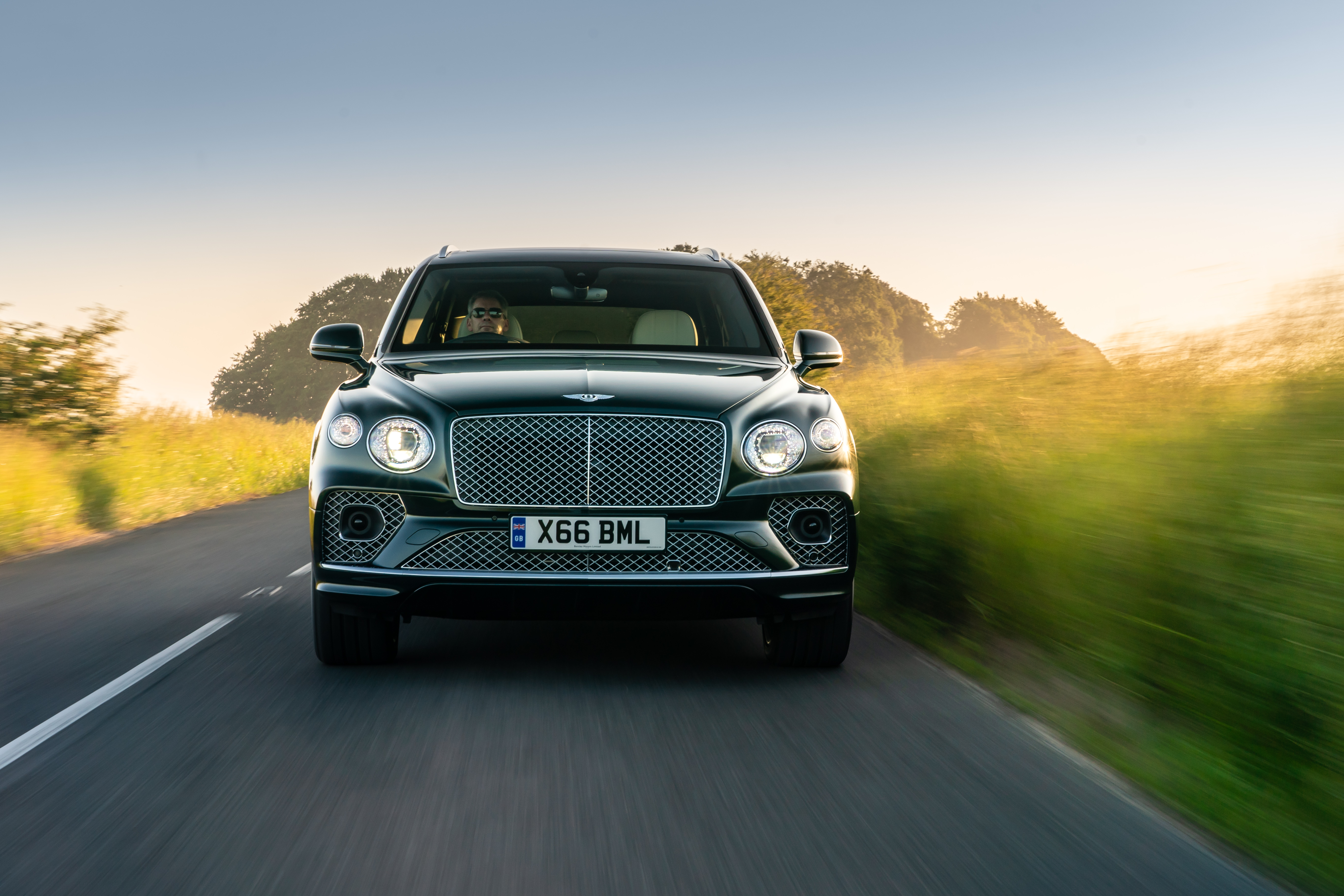 Bentley Bentayga Hybrid Wallpapers