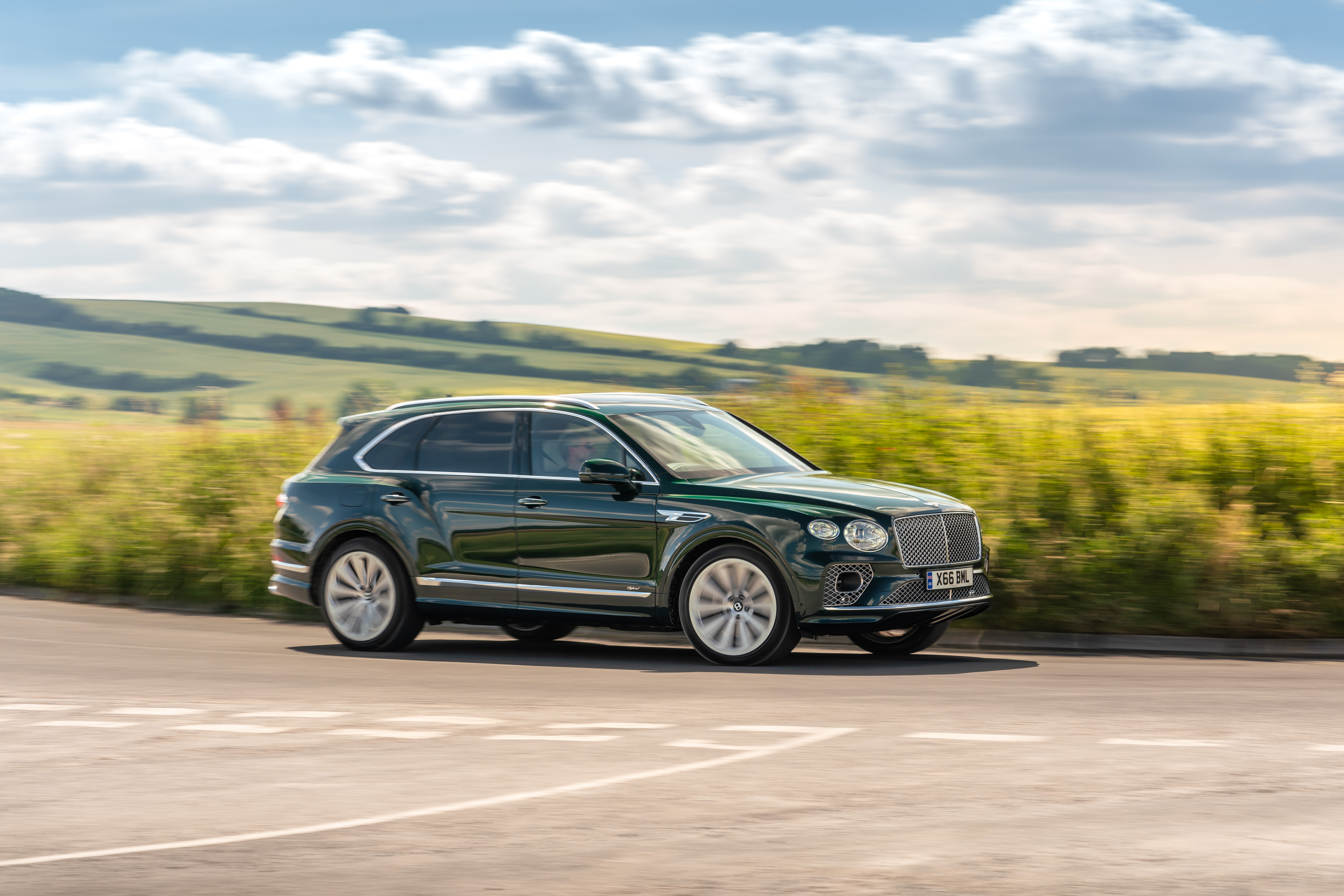 Bentley Bentayga Hybrid Wallpapers