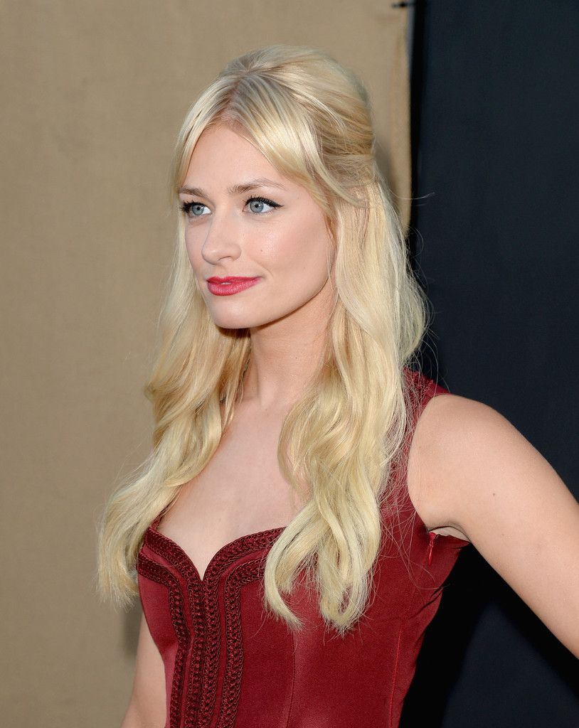 Beth Behrs Wallpapers