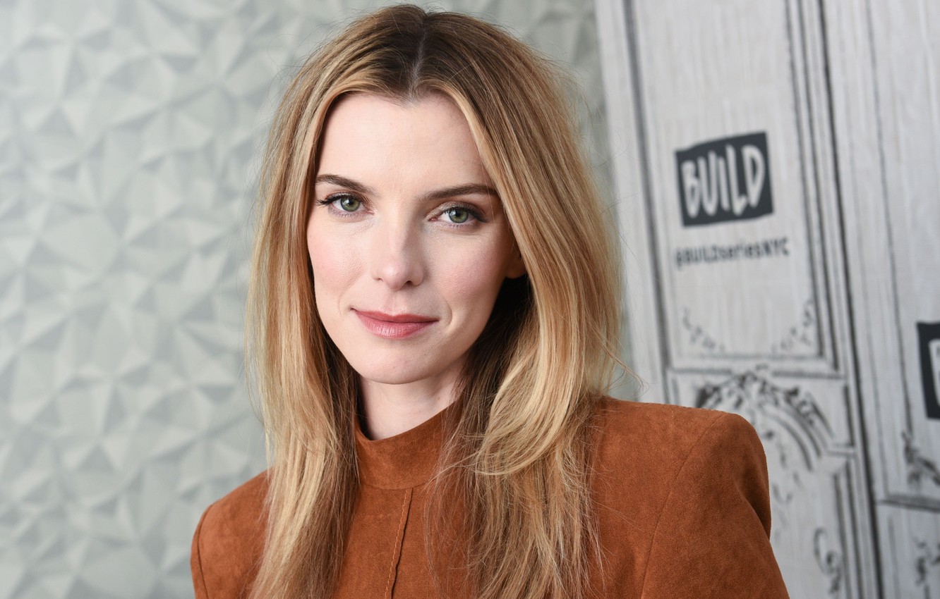 Betty Gilpin Beautiful Portrait Wallpapers