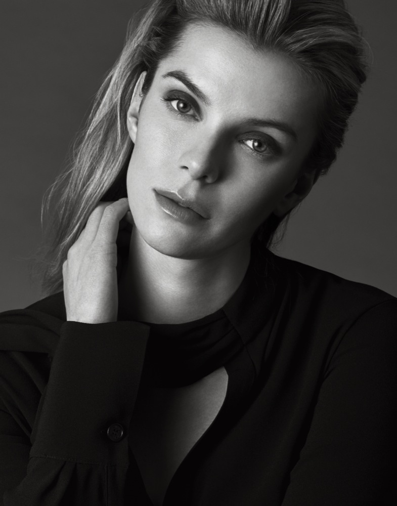 Betty Gilpin Beautiful Portrait Wallpapers