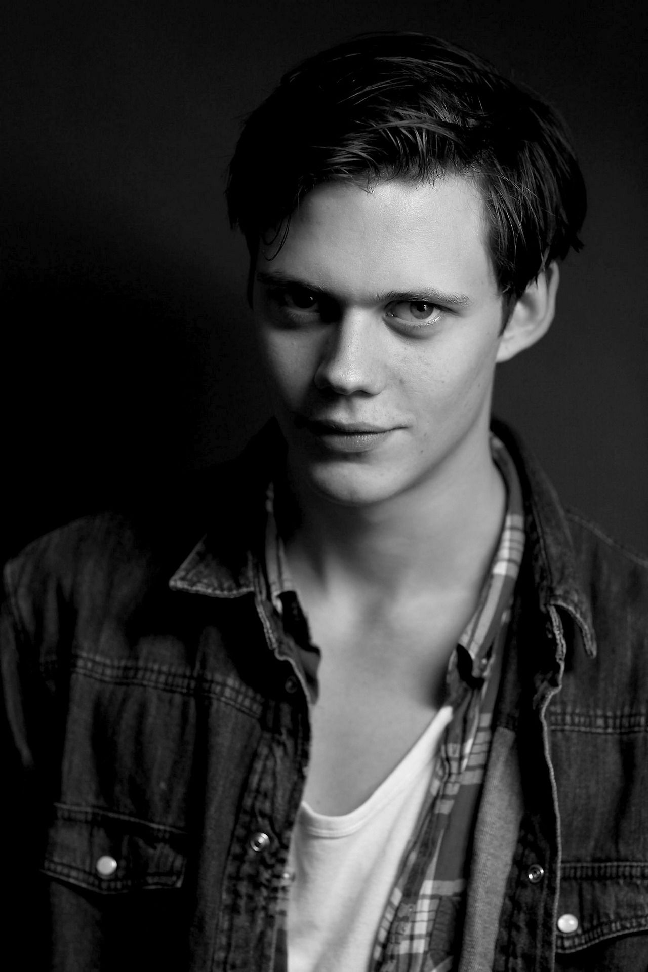 Bill Skarsgard As Pennywise In Movie It Wallpapers