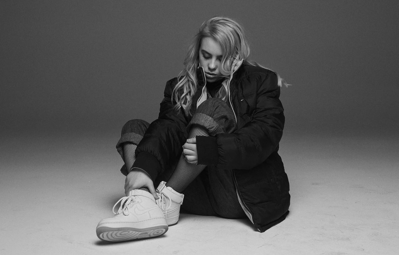 Billie Eilish Black and White 2020 Wallpapers