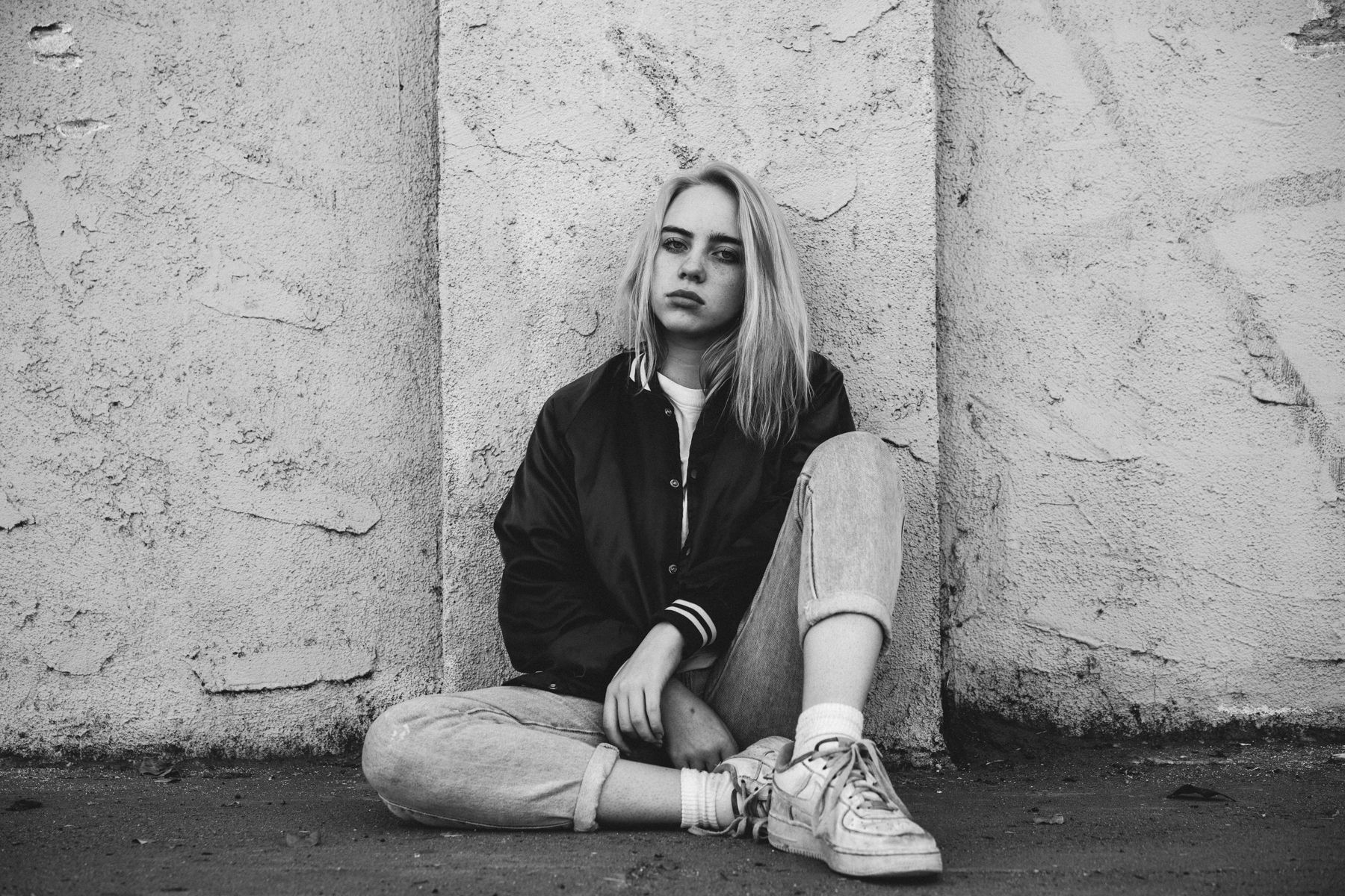 Billie Eilish Black and White 2020 Wallpapers