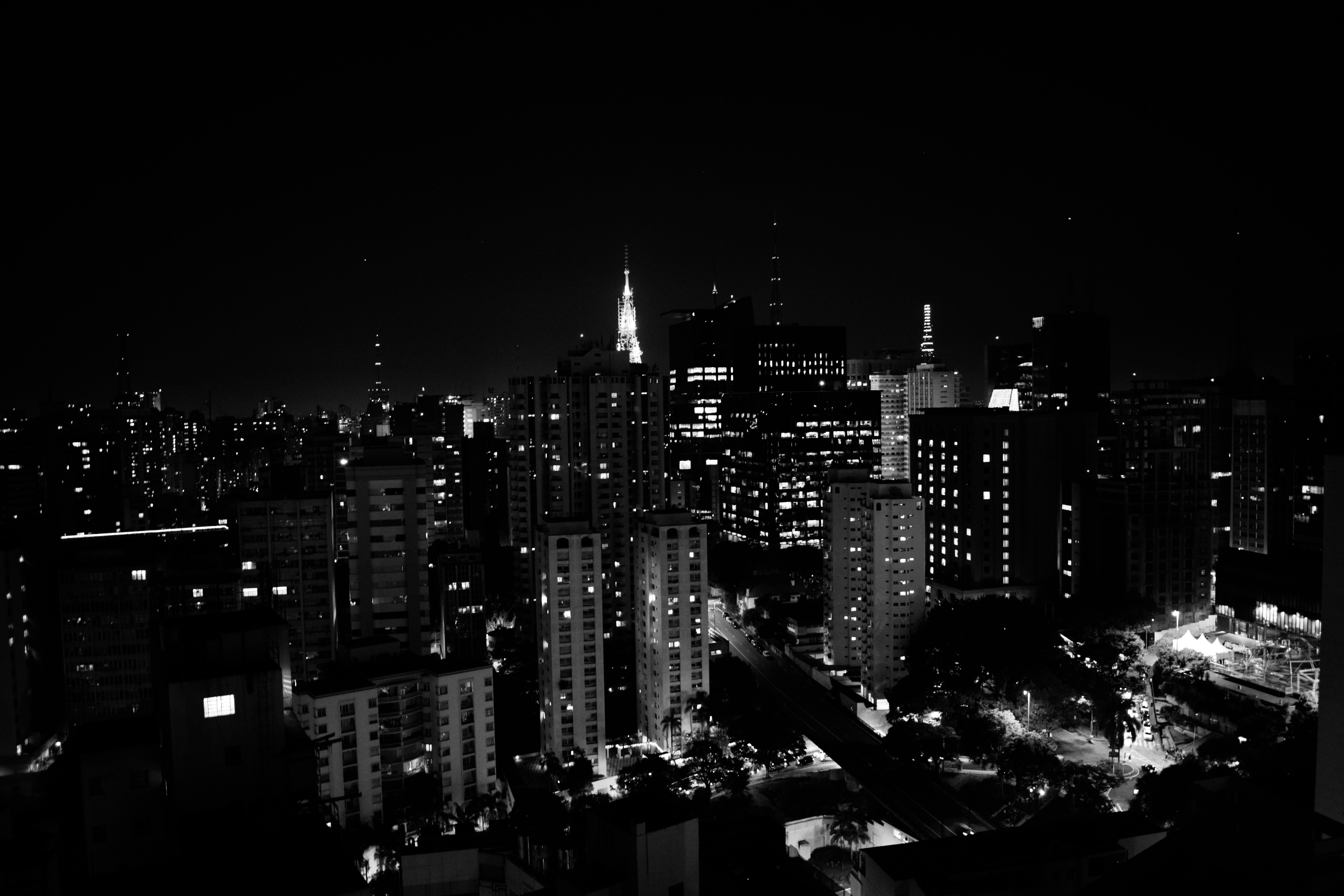 Black And White City Wallpapers