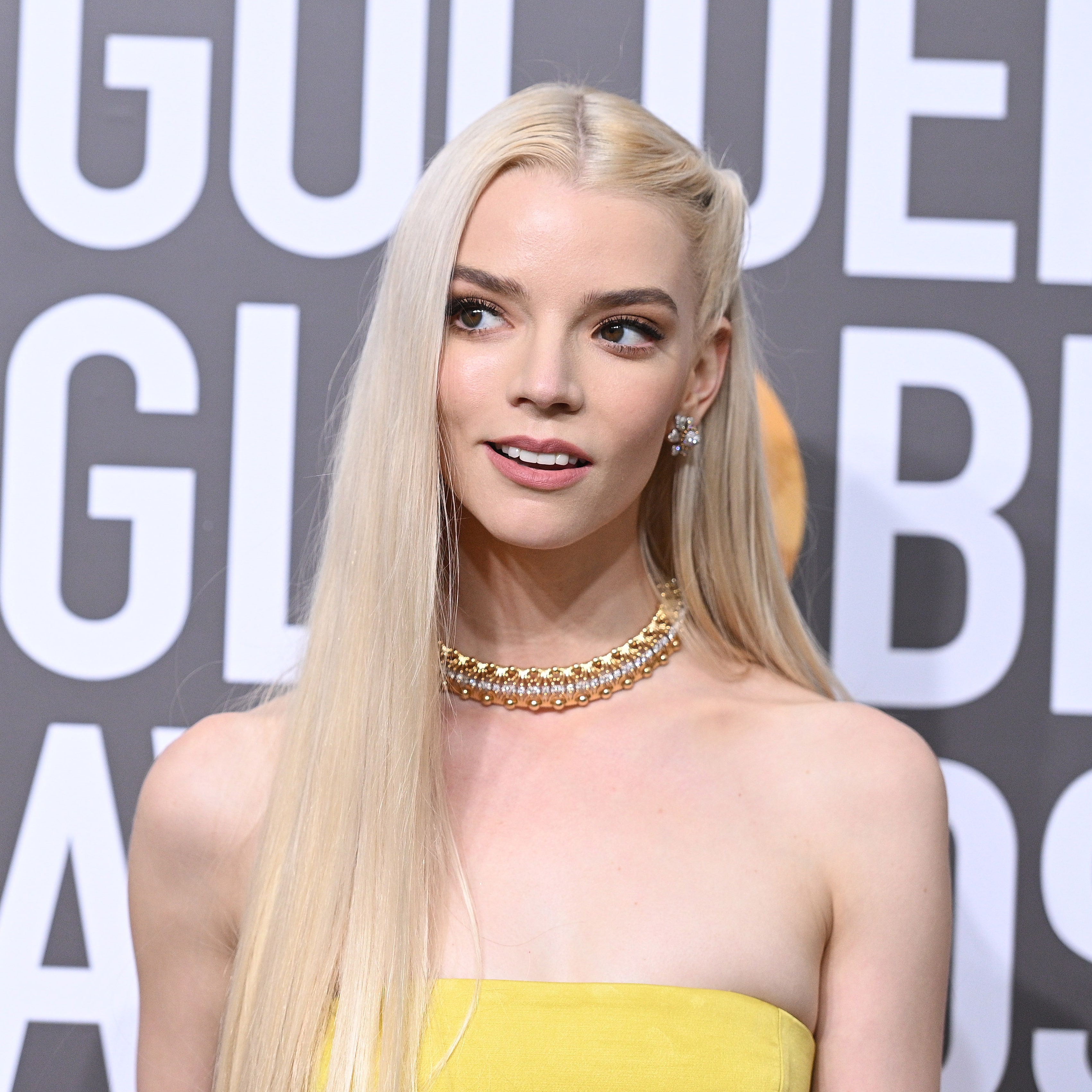 Blond Anya Taylor-Joy Black Dress Wallpapers