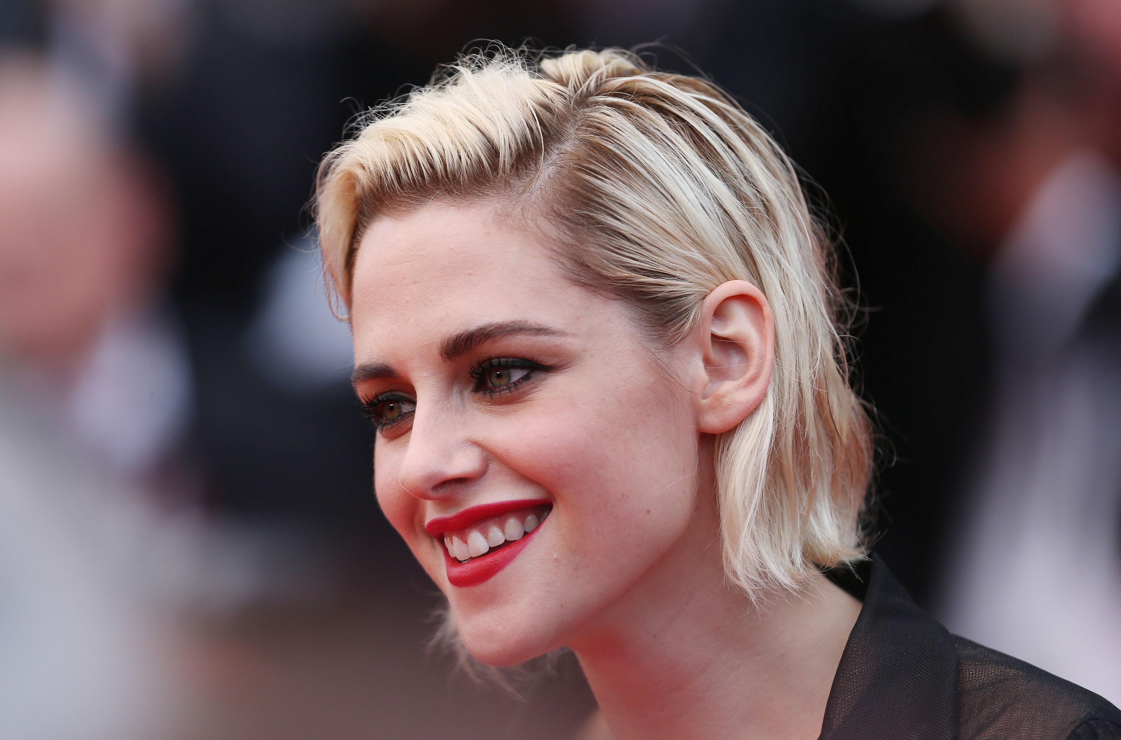 Blond Kristen Stewart Face Wallpapers